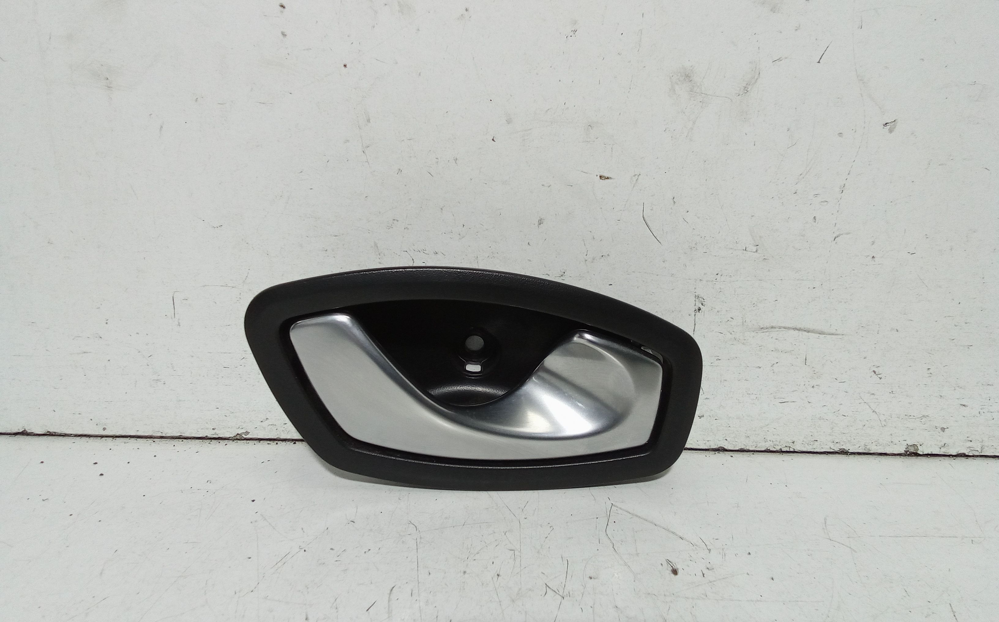 Maniglia Int. Apertura Porta Post. Destro 826720001R Usato