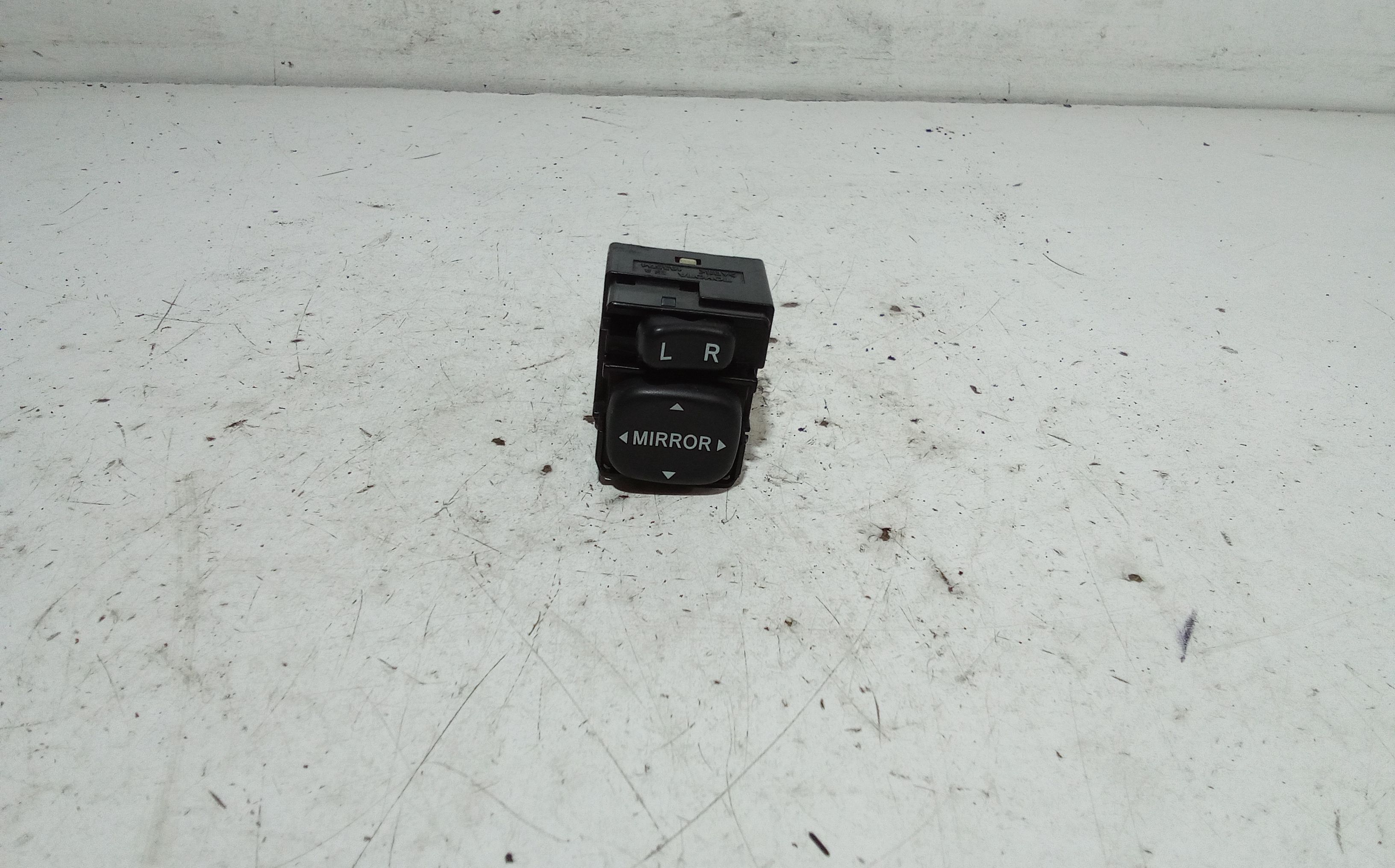 Interruttore Regolazione Retrovisore Est. 8487202050 Usato