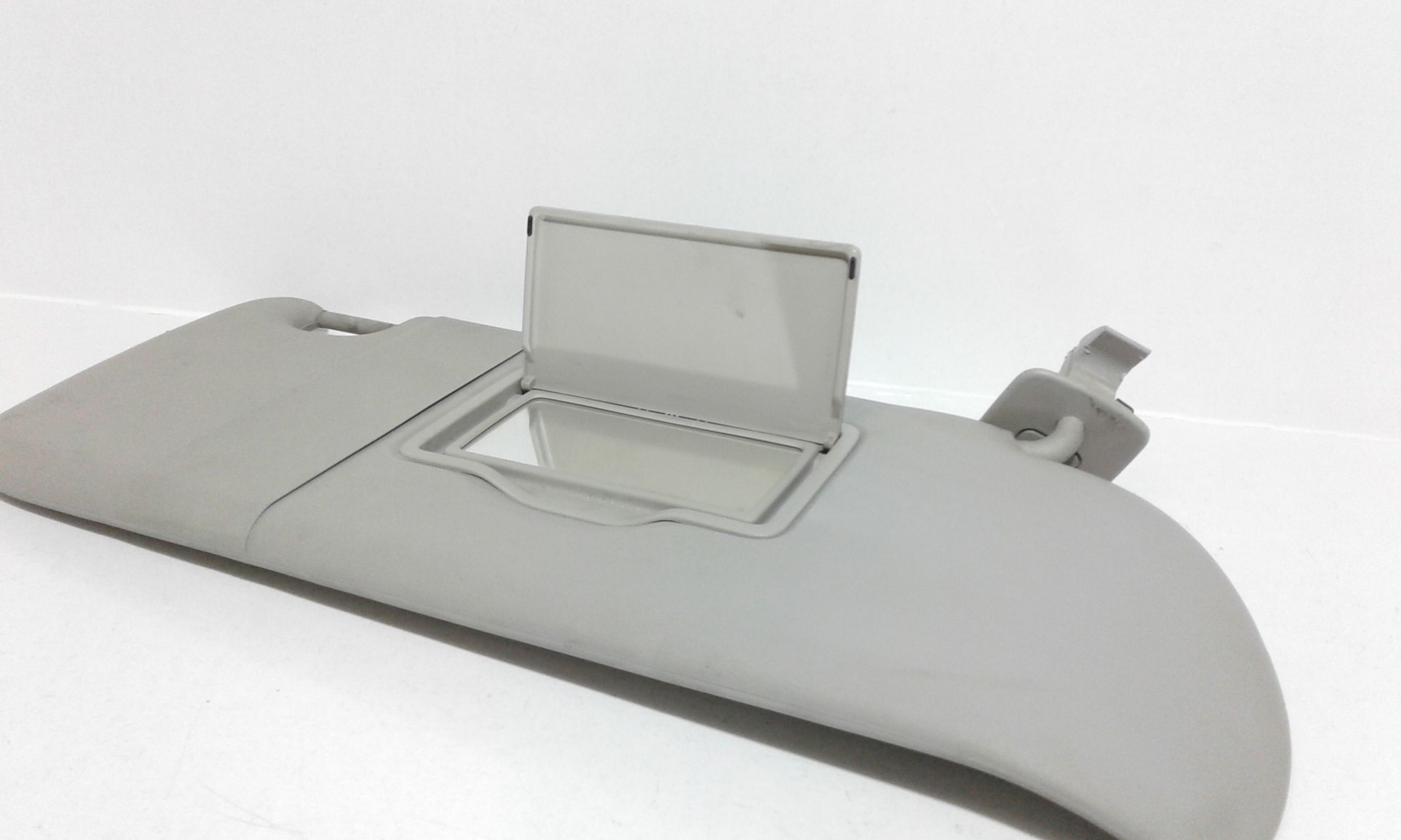 Aletta Parasole Parabrezza Destro 8200413904 Usato