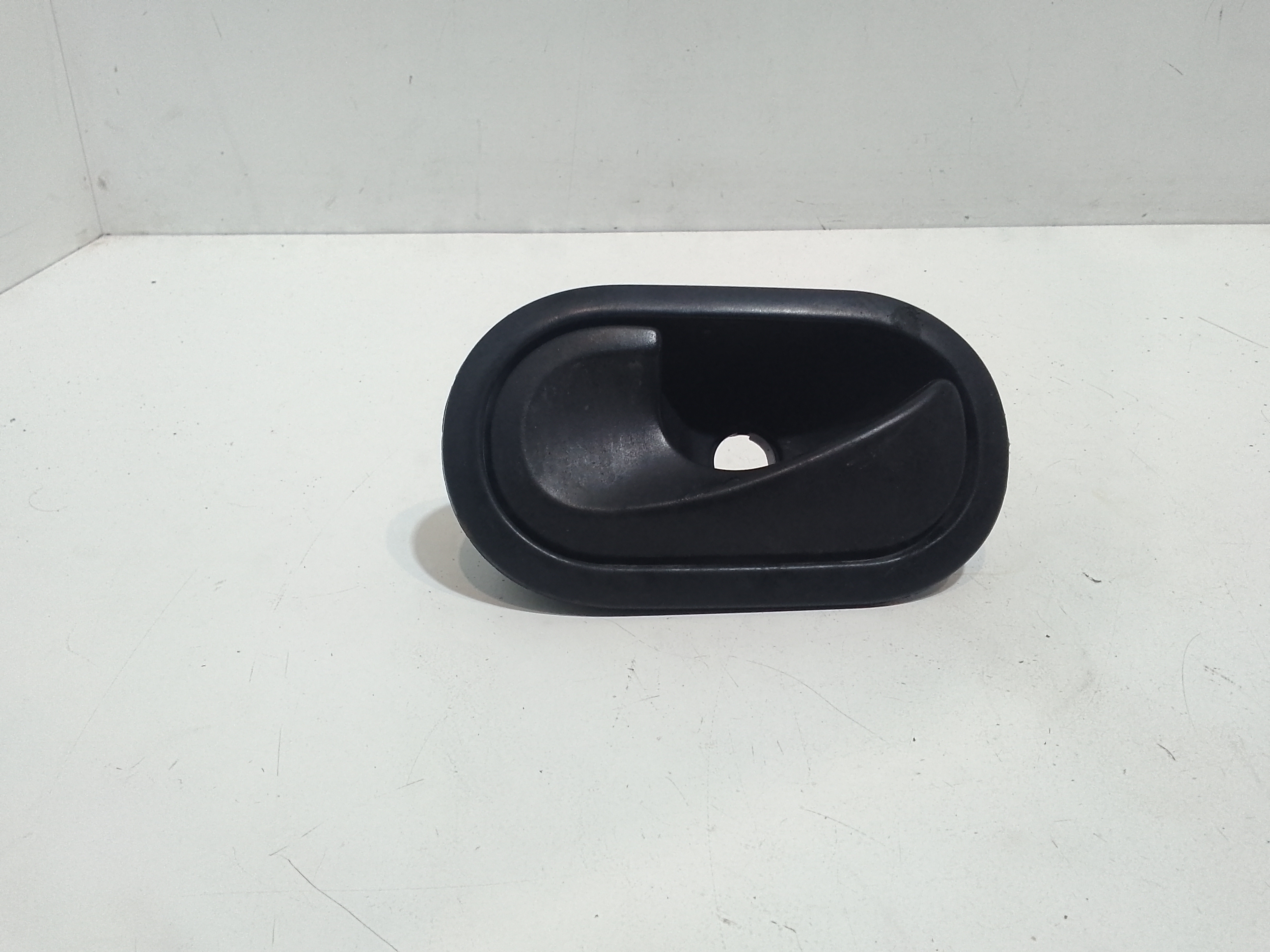 Maniglia Int. Apertura Porta Ant. Sinistro 8200028487 Usato