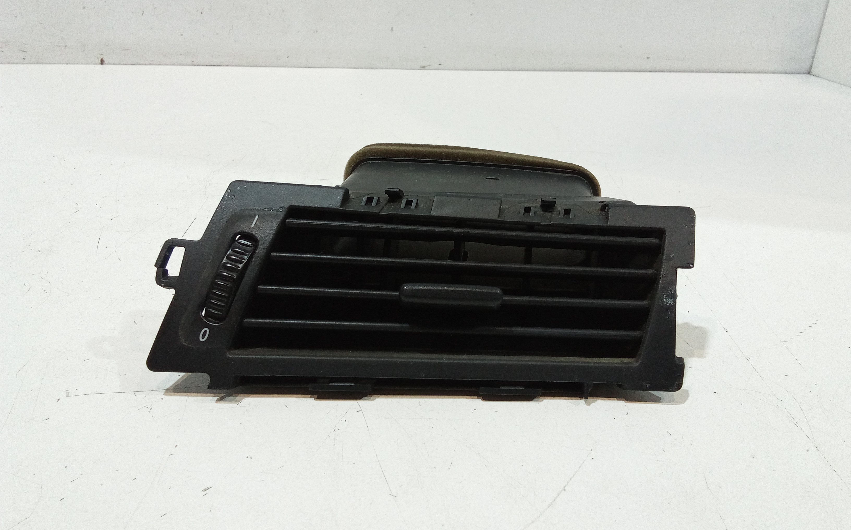 Condotto Aria Bocchette Lat. Cruscotto Destro 64227034114 Usato