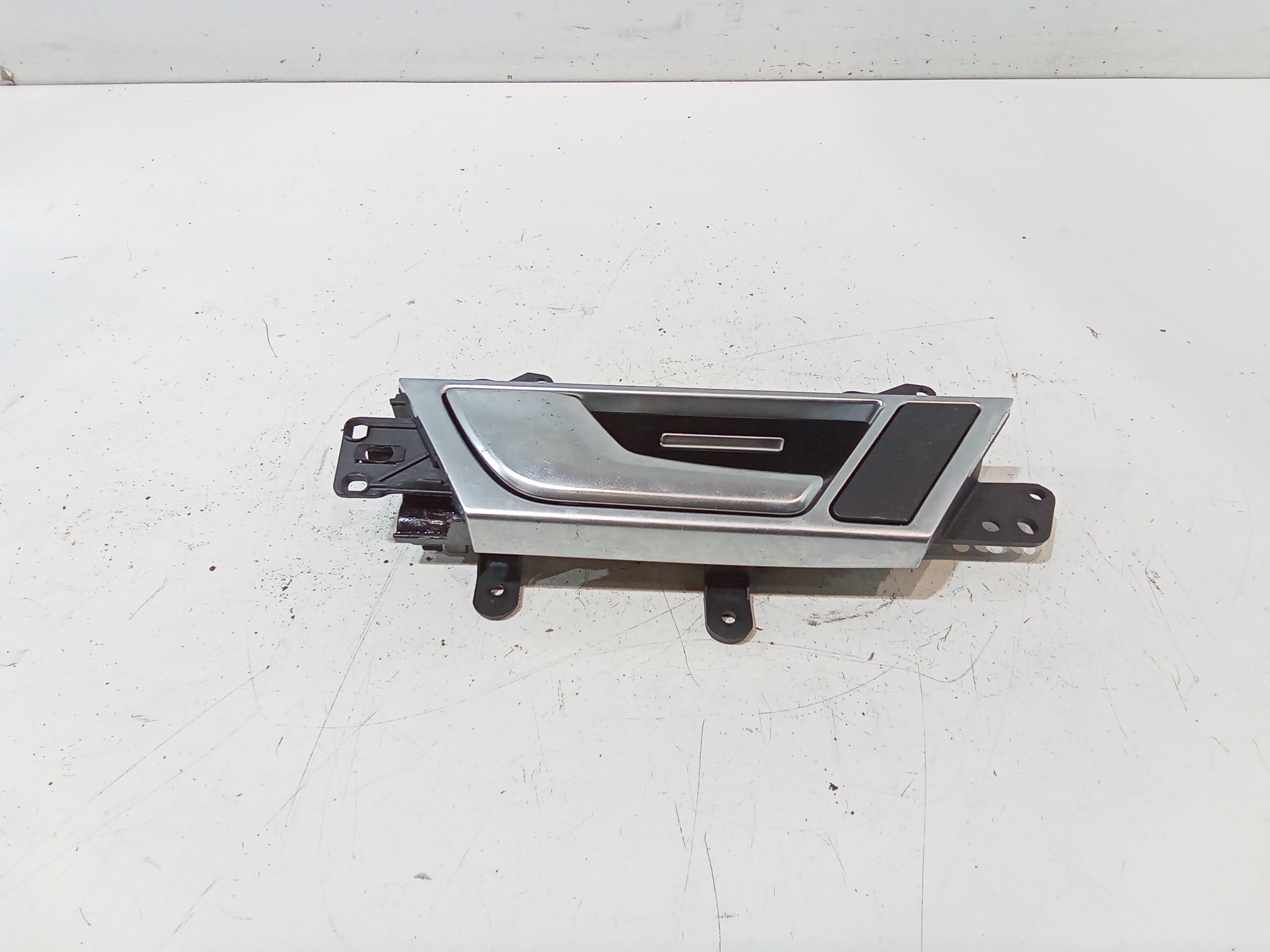 Maniglia Int. Apertura Porta Post. Sinistro 4F0839019F Usato