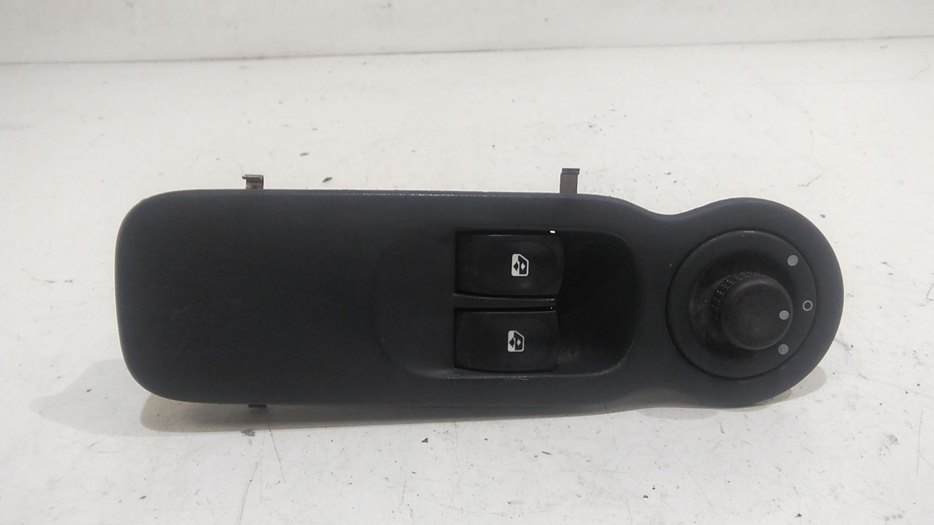 Interruttore Alzacristalli Porta Ant. Sinistro 8200214939 Usato