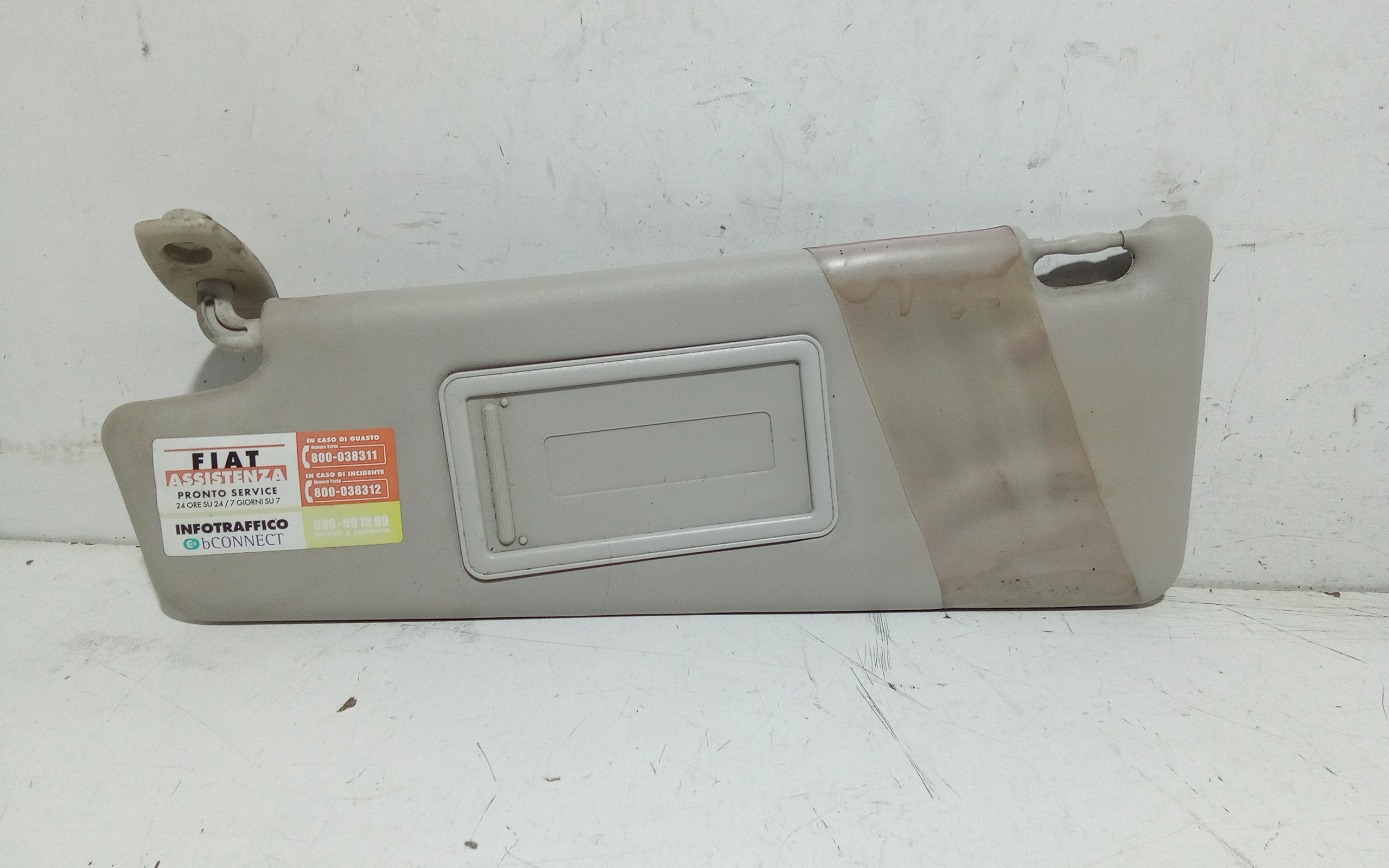 Aletta Parasole Parabrezza Sinistro 735361679 Usato