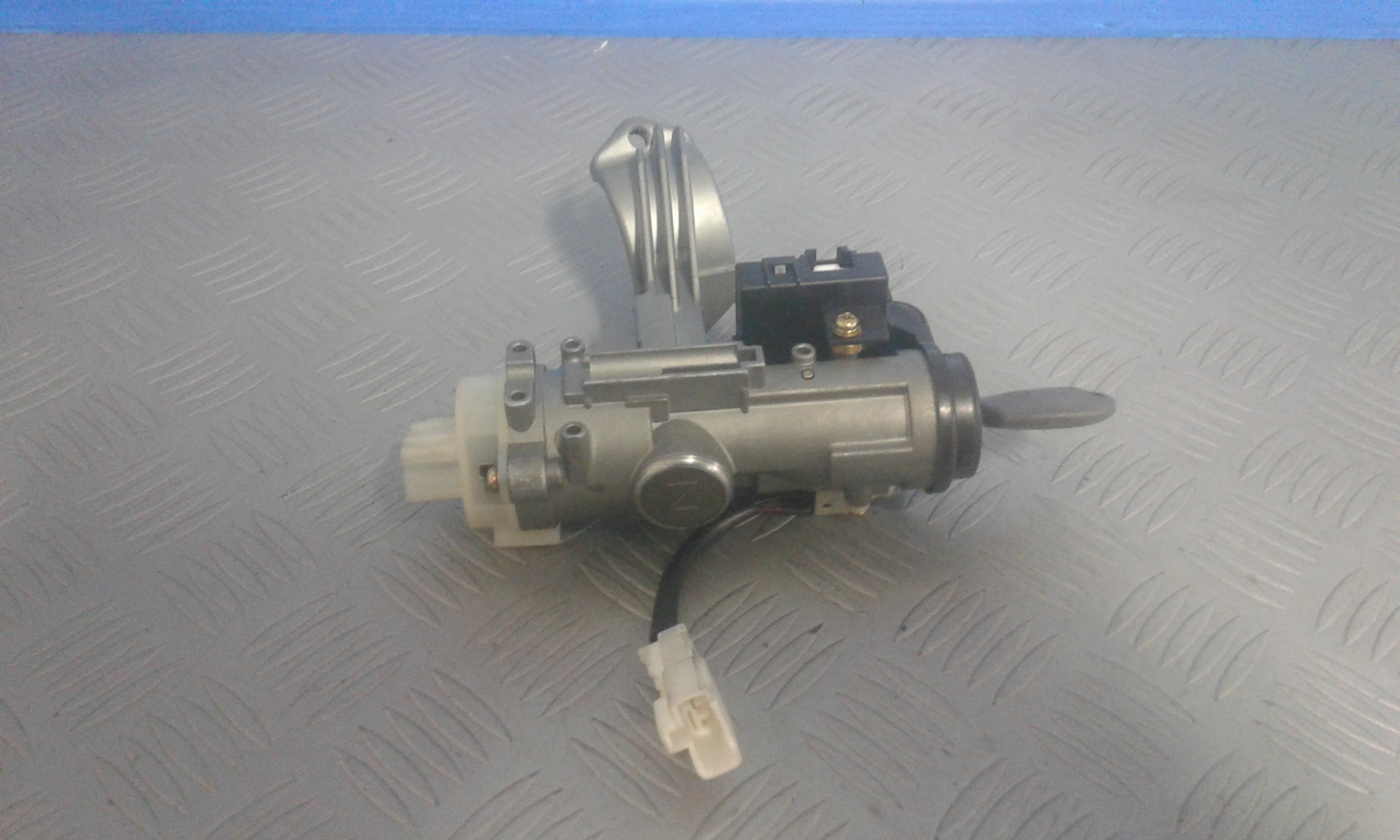 Commutatore Avviamento Con Cilindretti Serrature Usato