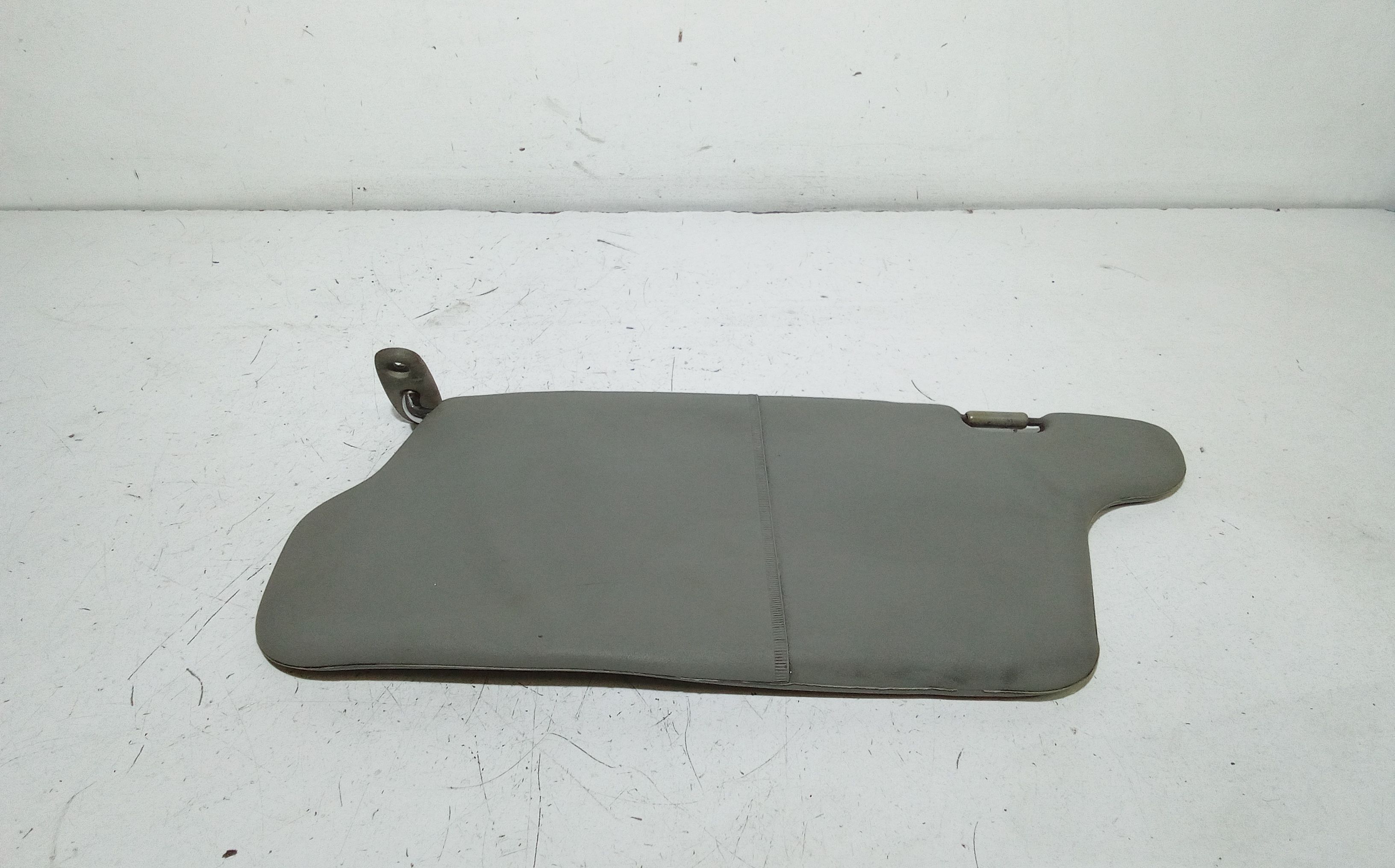 Aletta Parasole Parabrezza Sinistro 8520102200OB Usato