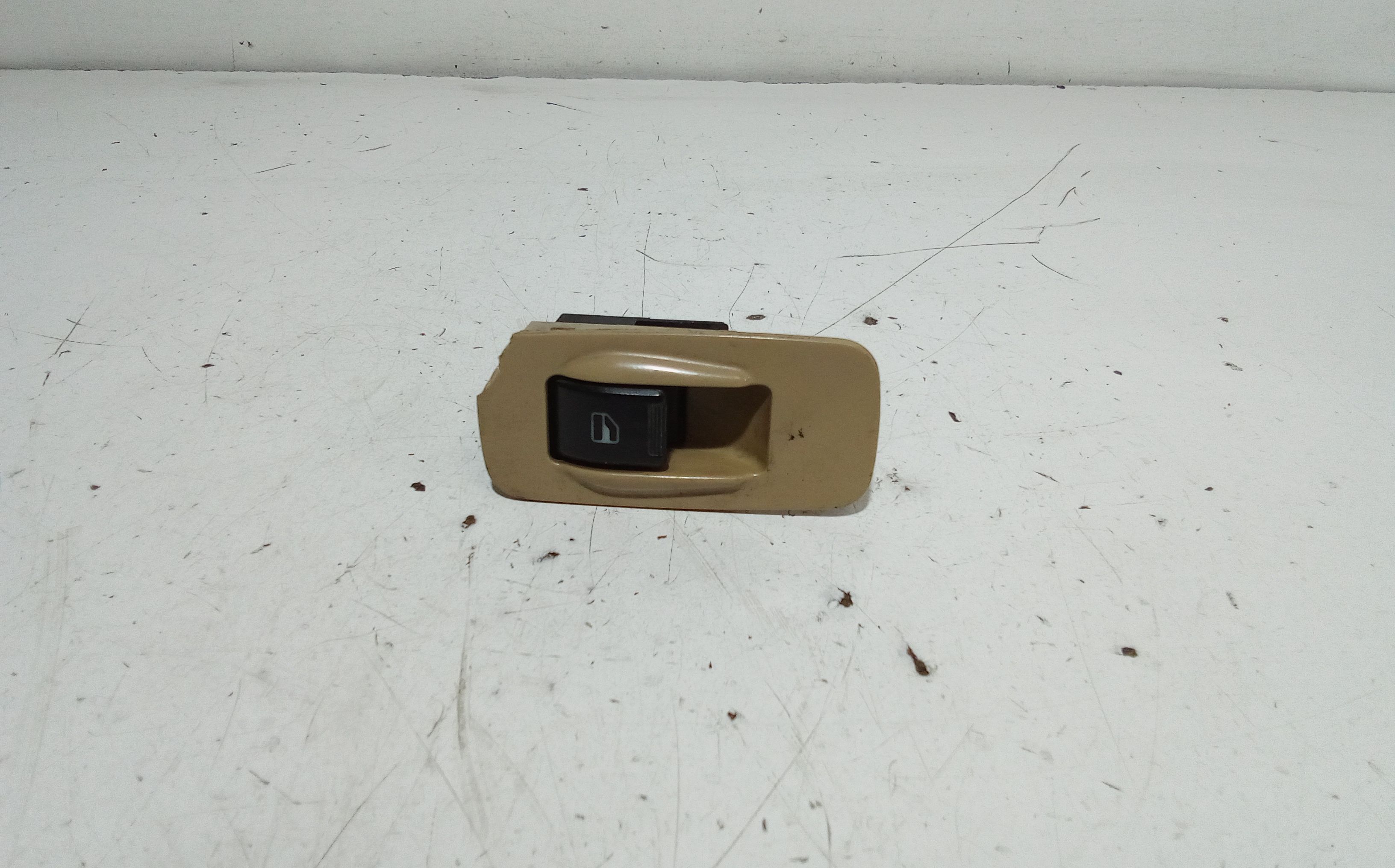 Interruttore Alzacristalli Porta Ant. Destro Usato