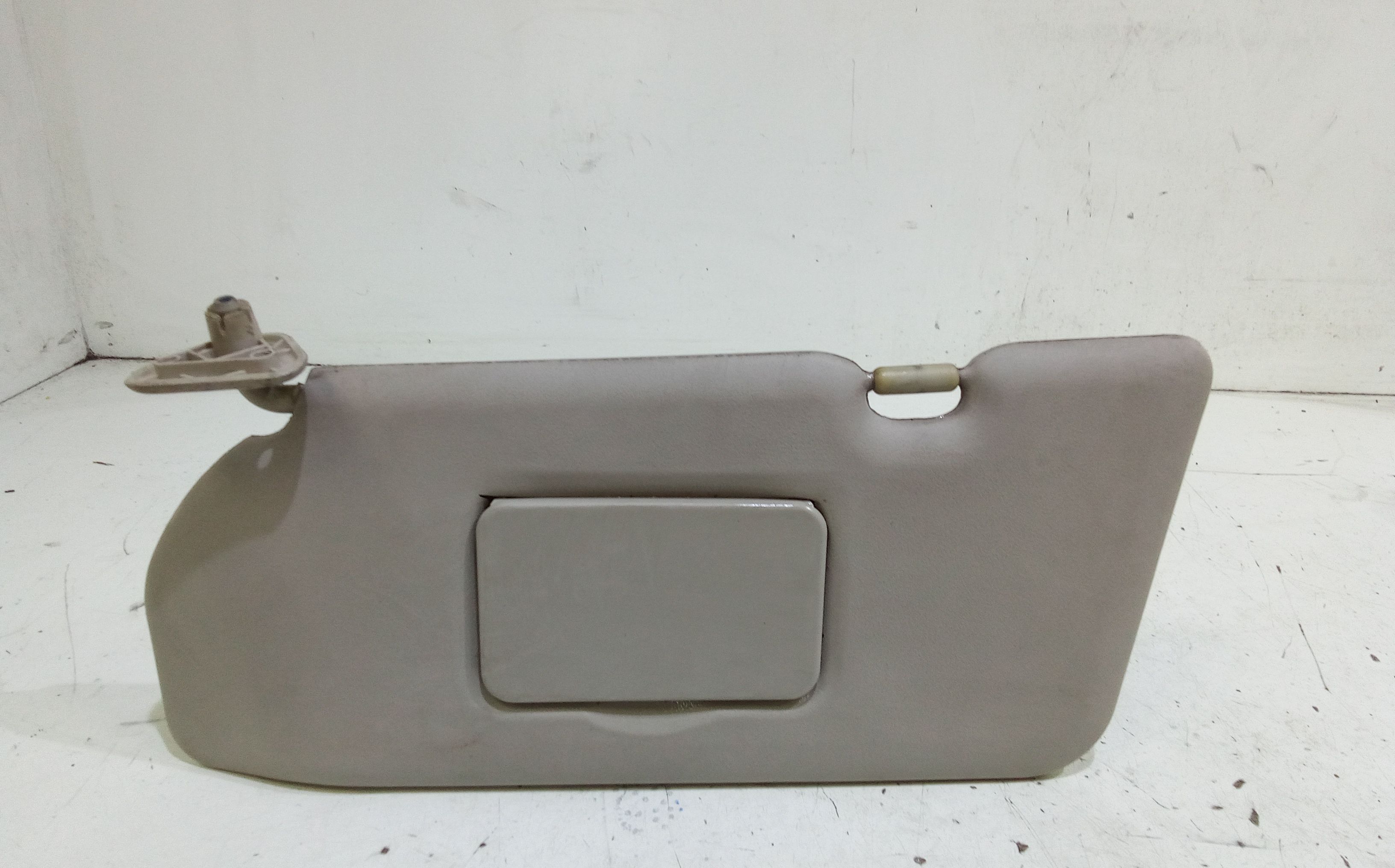 Aletta Parasole Parabrezza Sinistro 96401BM470 Usato