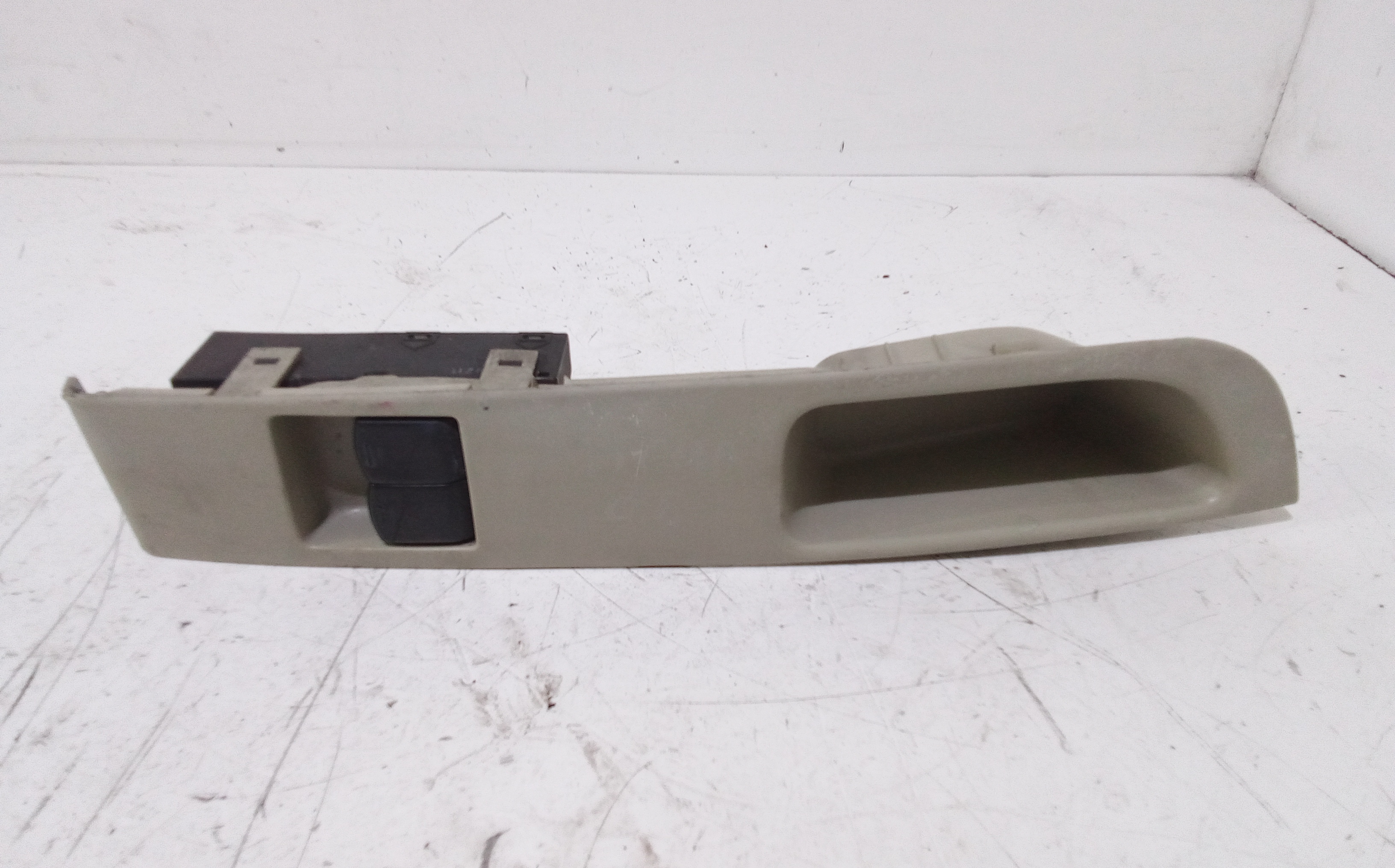 Interruttore Alzacristalli Porta Ant. Sinistro Usato