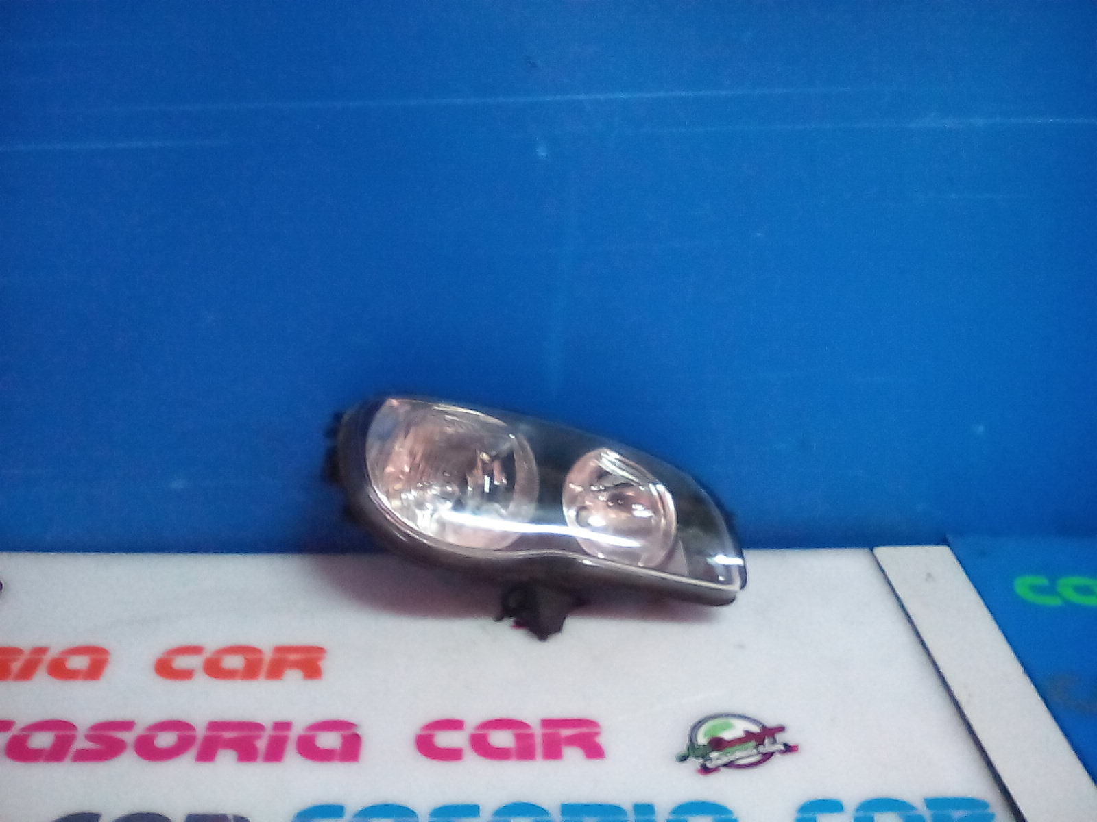 Proiettore Destro 811101E370 Usato