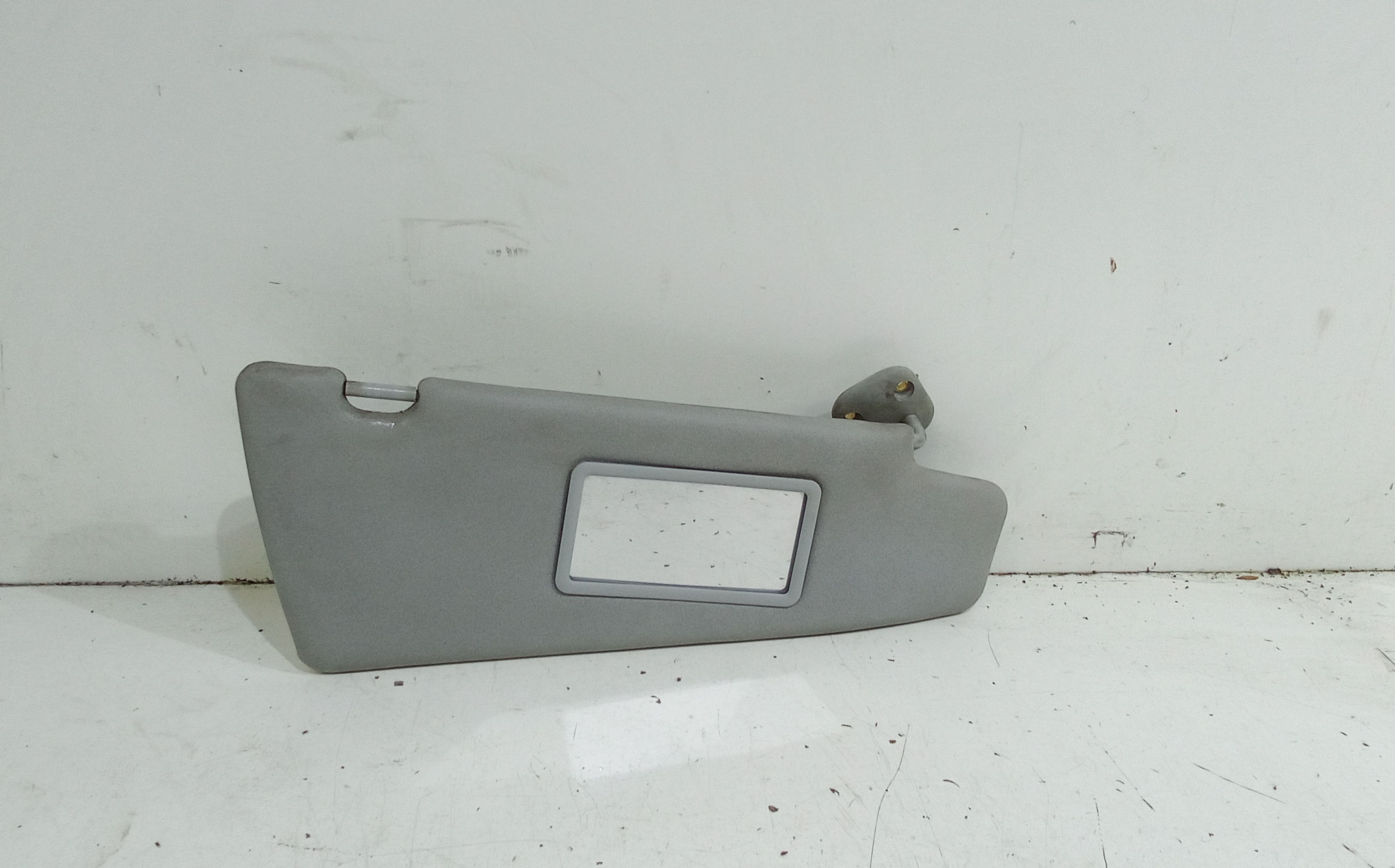 Aletta Parasole Parabrezza Destro 735263611 Usato