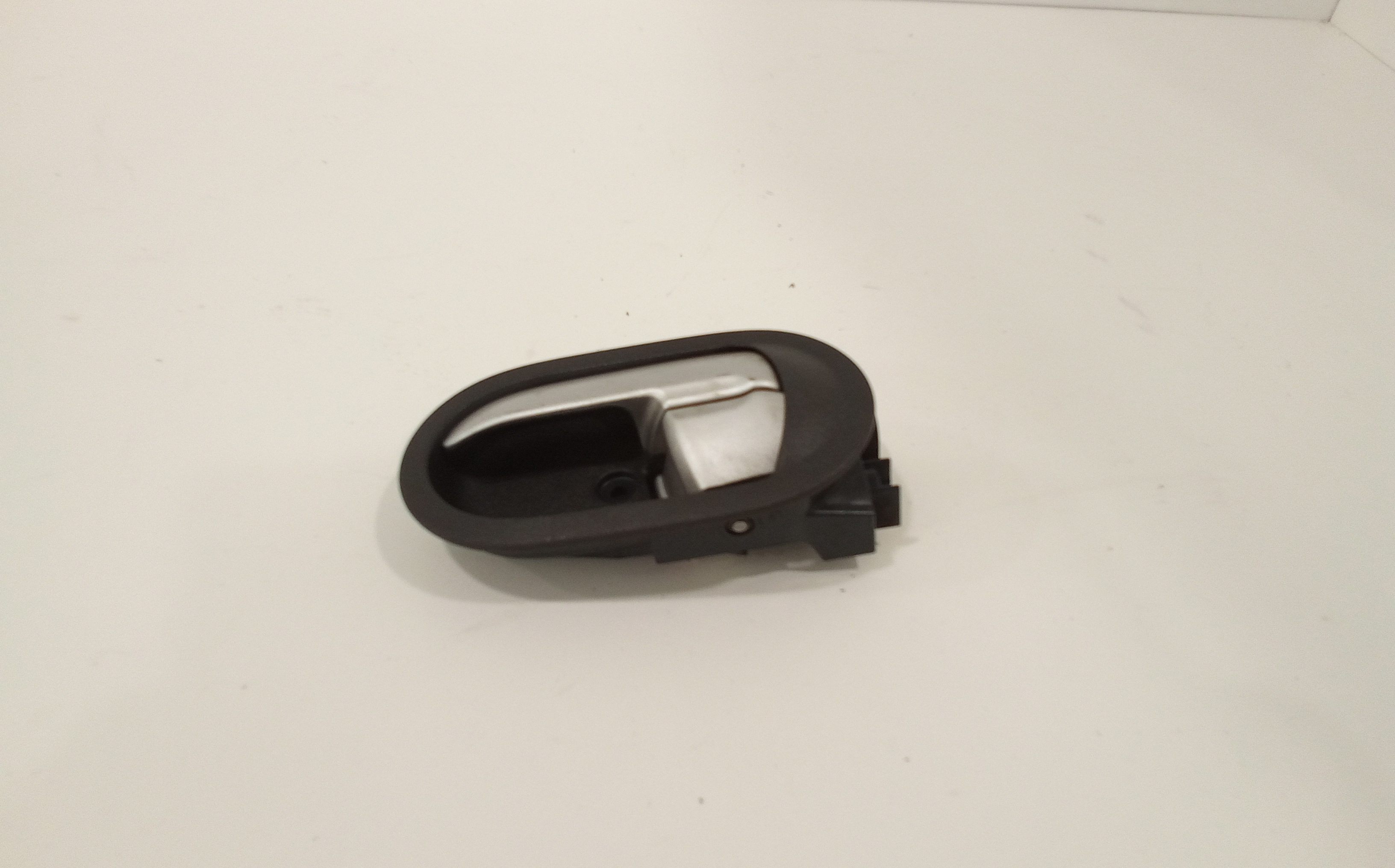 Maniglia Int. Apertura Porta Ant. Sinistro 5716A305XA Usato