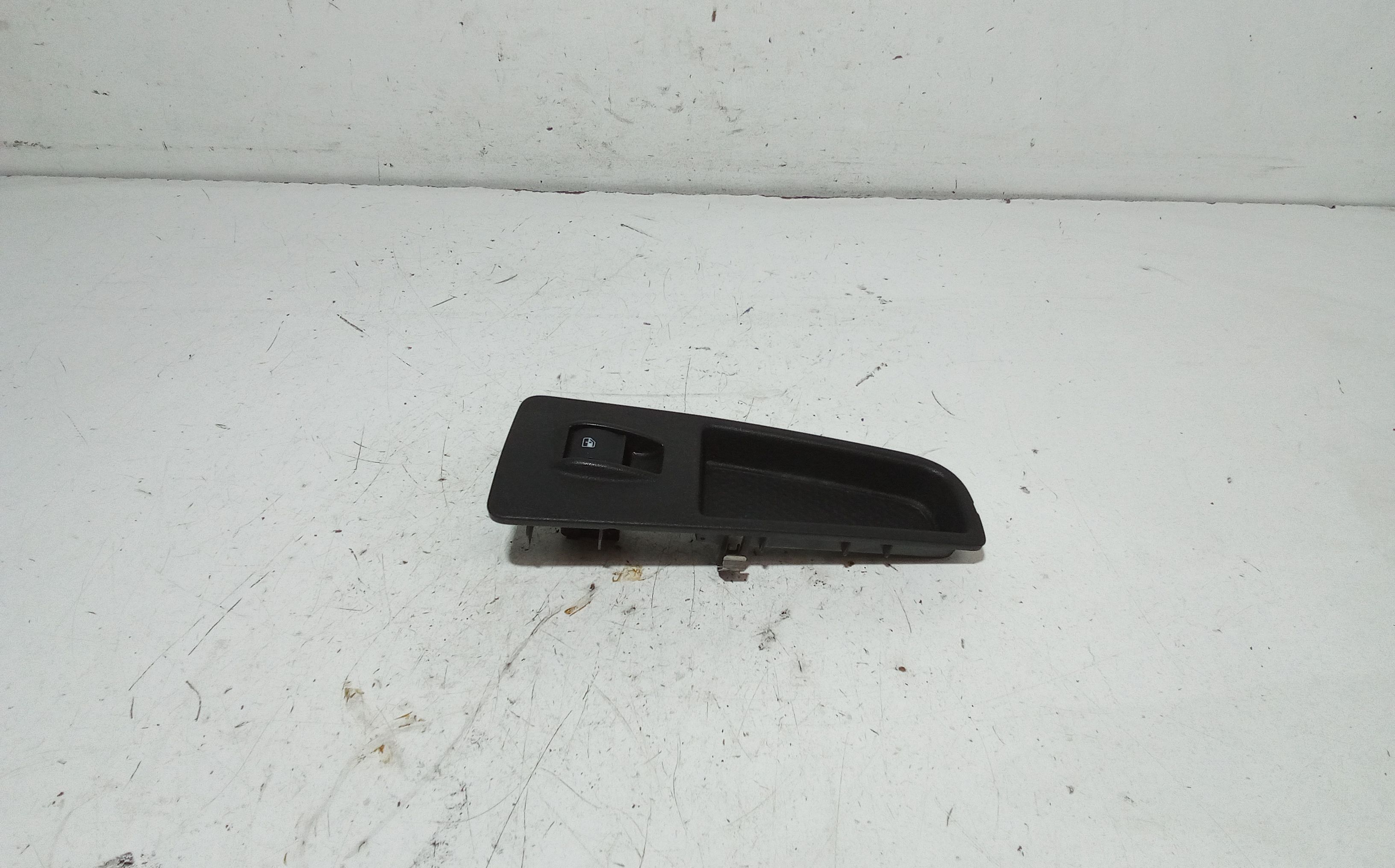 Interruttore Alzacristalli Porta Ant. Destro Usato