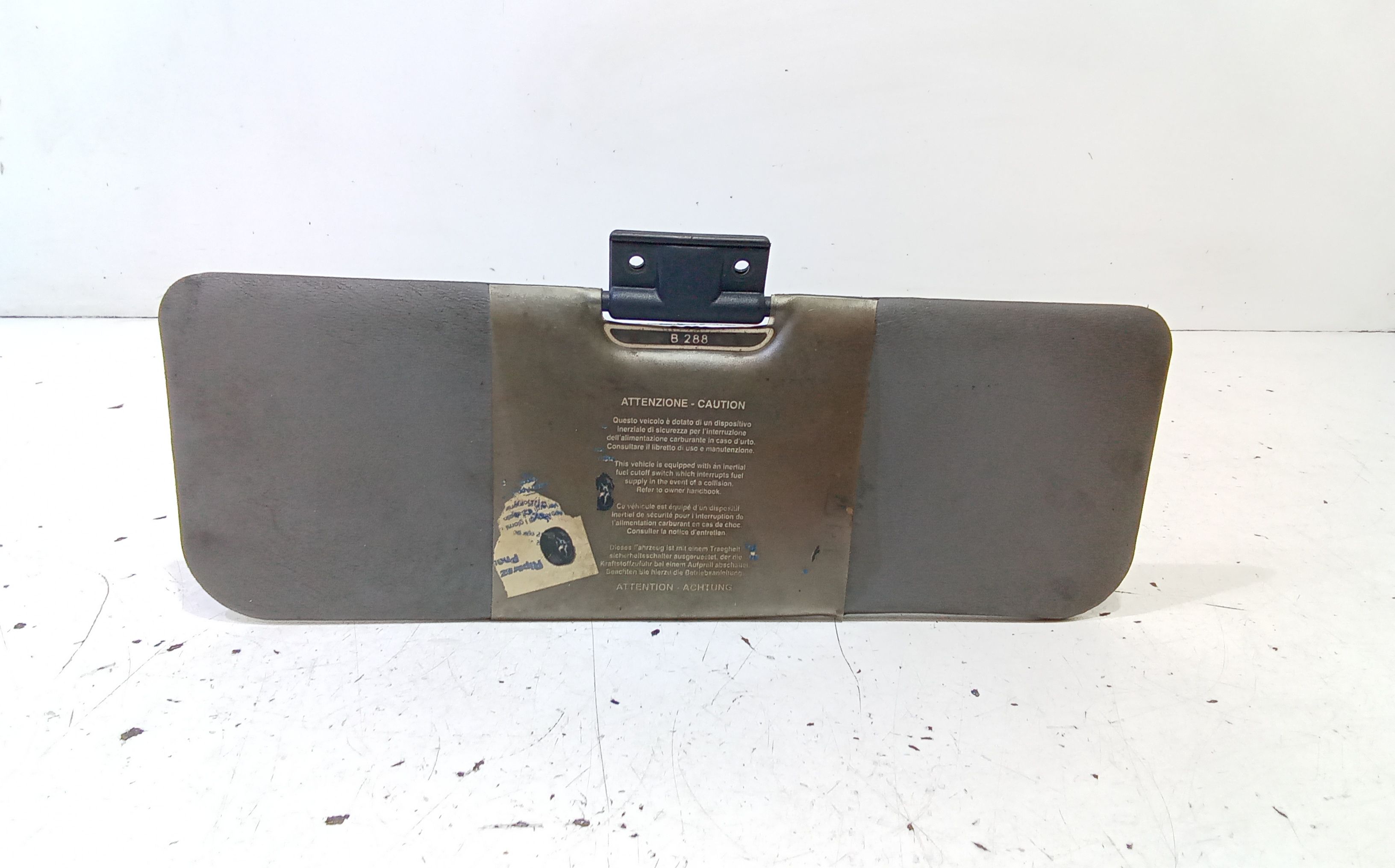 Aletta Parasole Parabrezza Sinistro 182427580 Usato