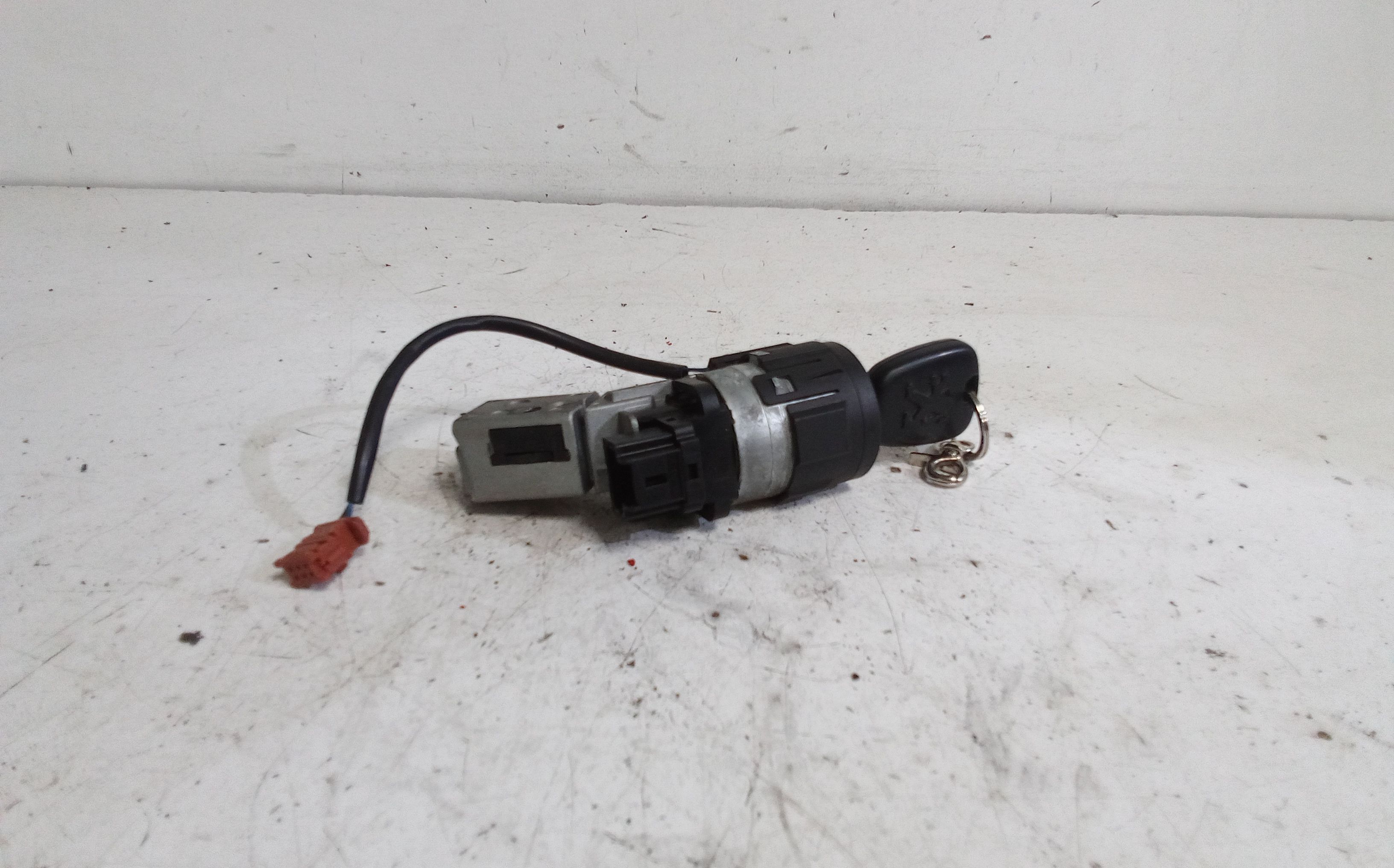 Commutatore Avviamento Con Cilindretti Serrature 4162KG Usato