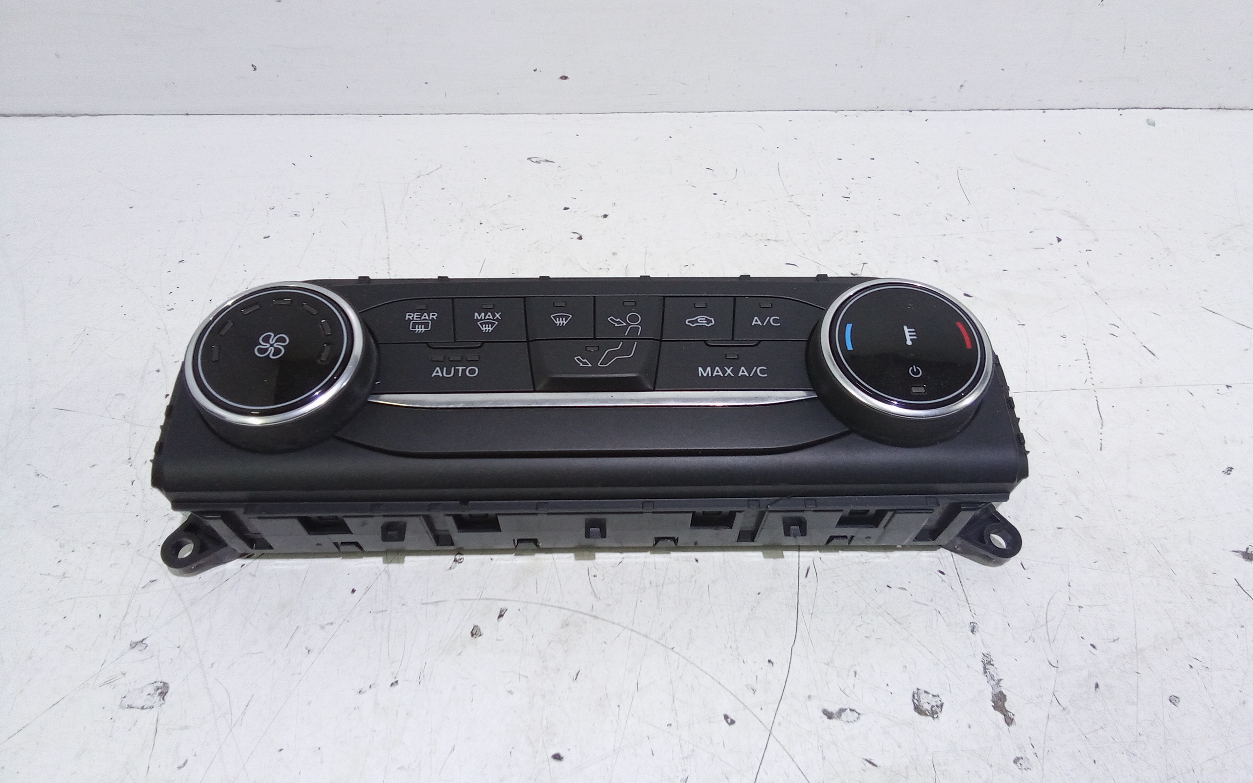 Blocco Comando Climatizzazione 2592183 Usato