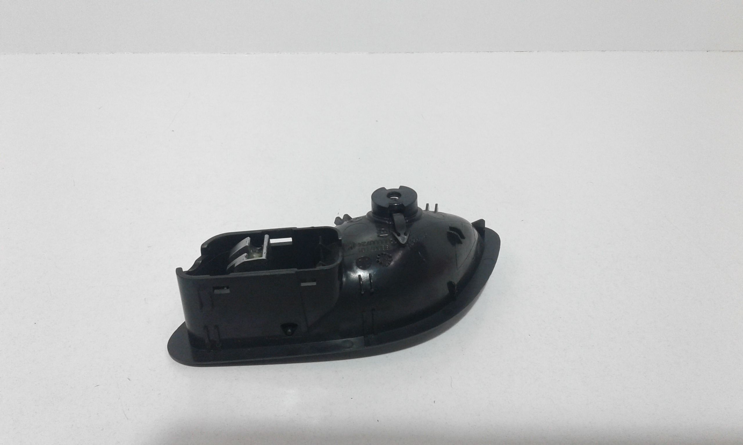 Maniglia Int. Apertura Porta Post. Destro 8200000724 Usato