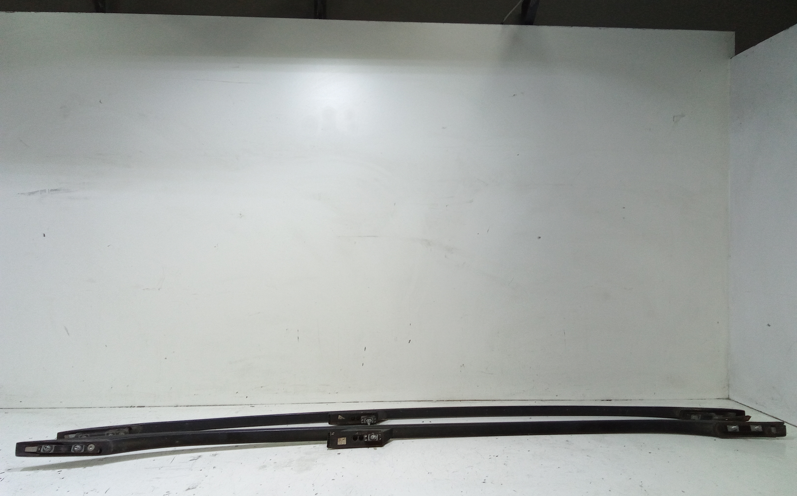 Barre Portatutto Per Mancorrente Tetto Destro + Barre Portatutto Per Mancorrente Tetto Sinistro Usato