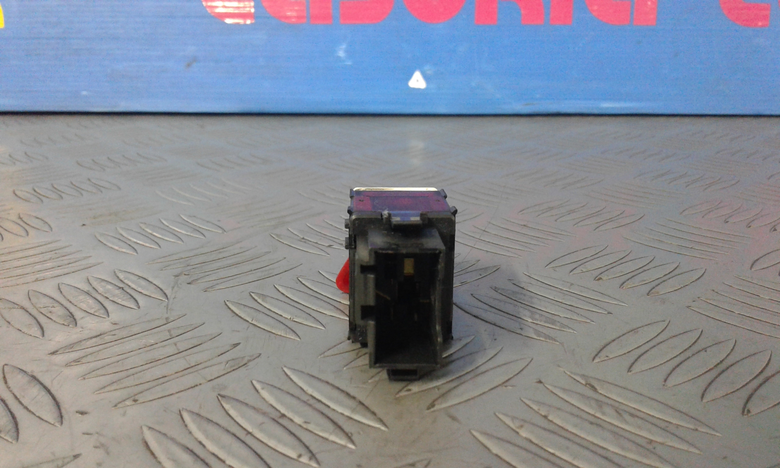 Interruttore Luci Emergenza 6Y0953235300 Usato