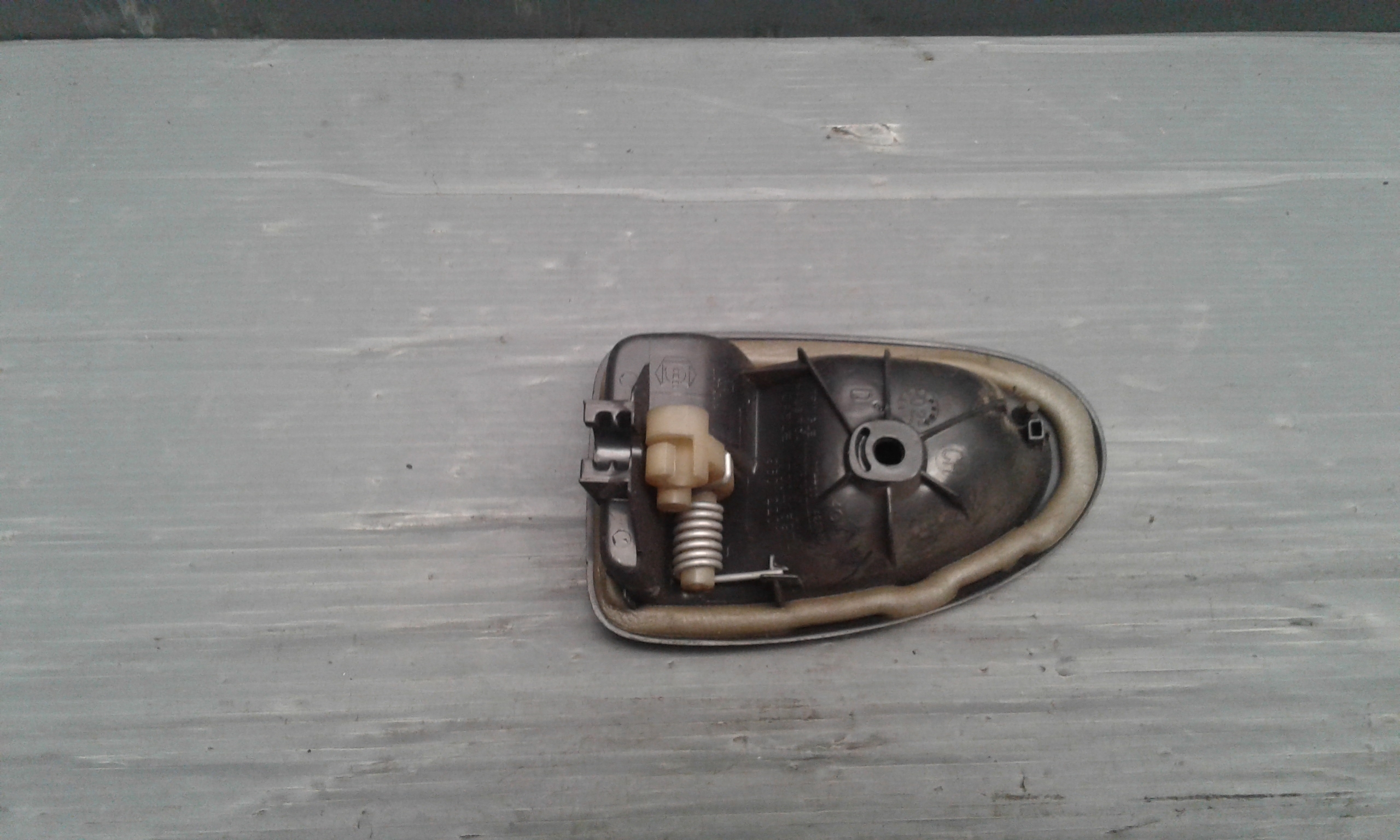 Maniglia Int. Apertura Porta Ant. Sinistro 8200028487 Usato