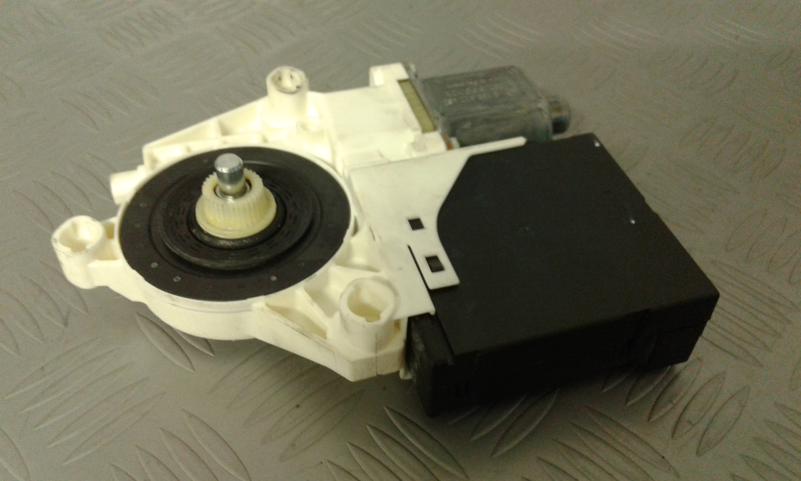 Motorino Alzacristallo Porta Ant. Sinistro 5N0959701EZ09 Usato