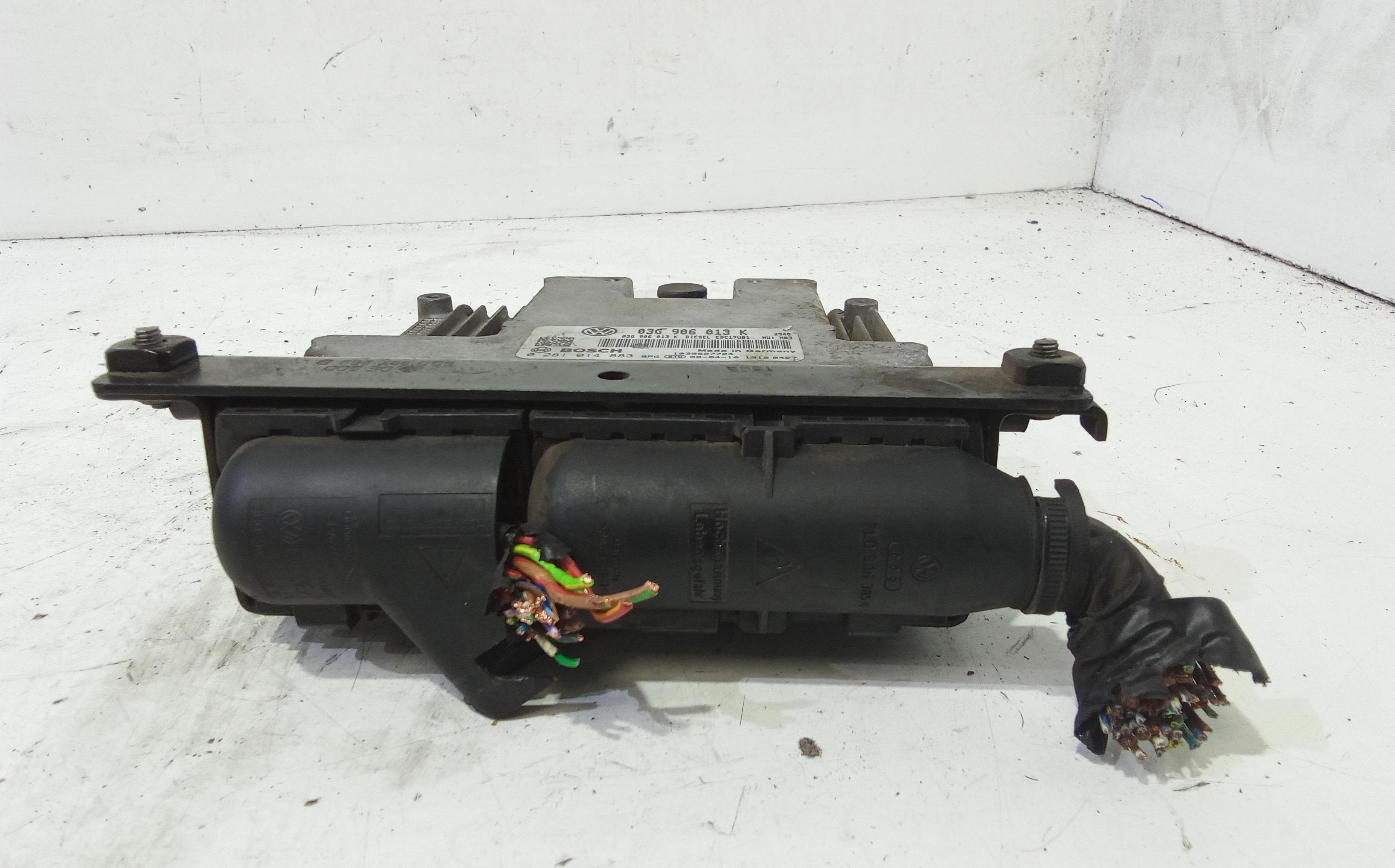 Centralina Iniezione 03E906019E Usato