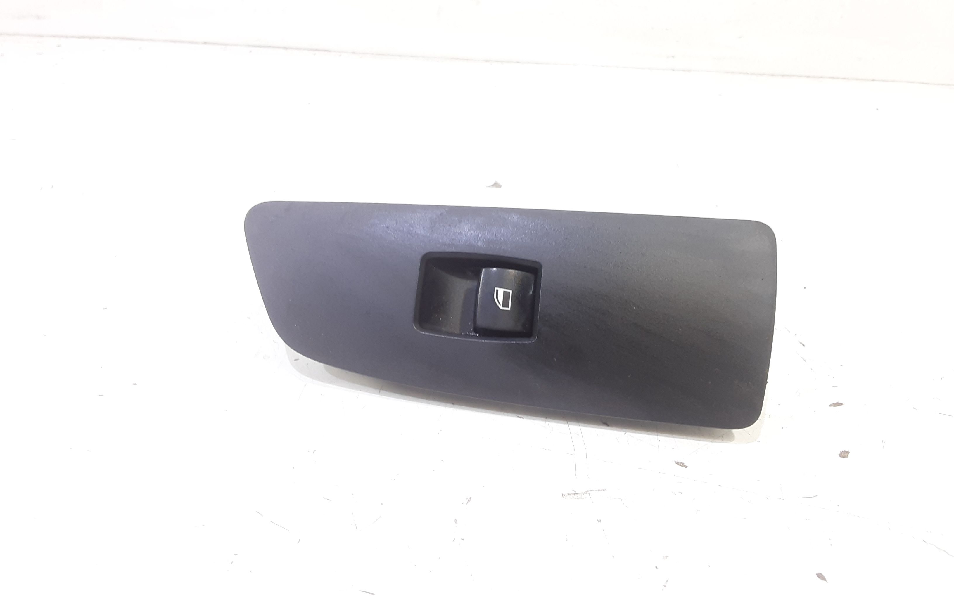 Interruttore Alzacristalli Porta Ant. Destro Usato