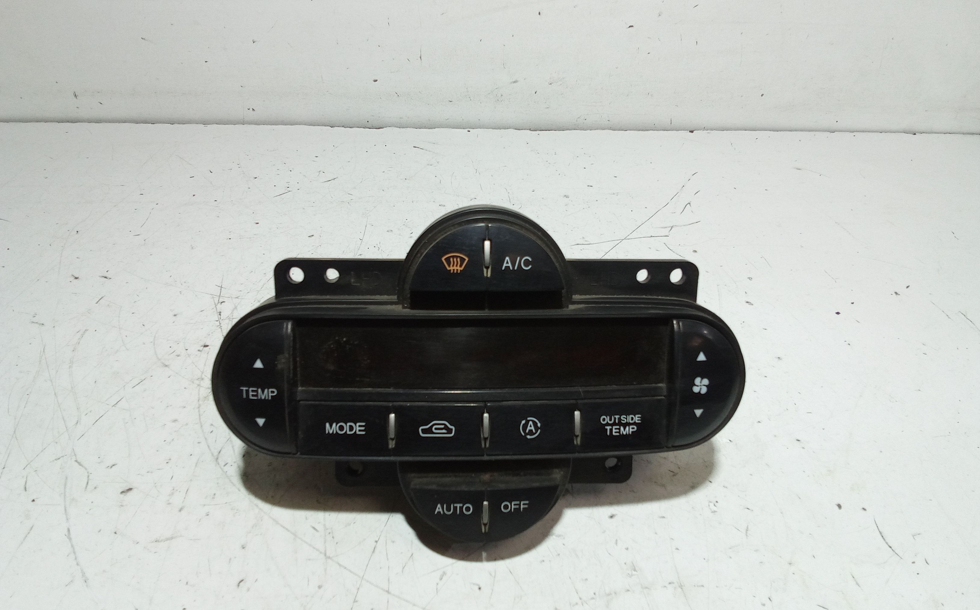 Blocco Comando Climatizzazione 0K2FB61190 Usato