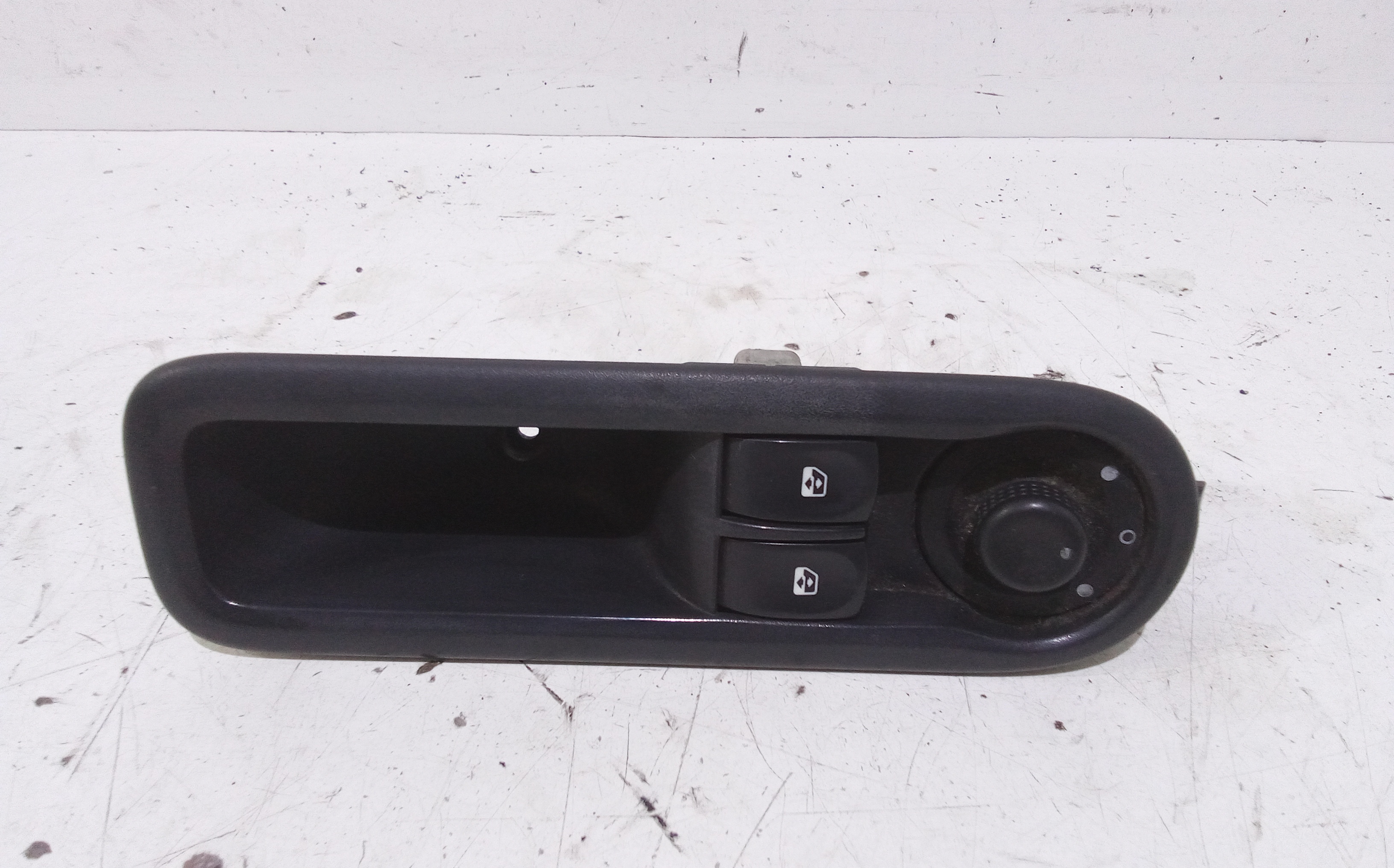 Interruttore Alzacristalli Porta Ant. Sinistro 8200214939 Usato