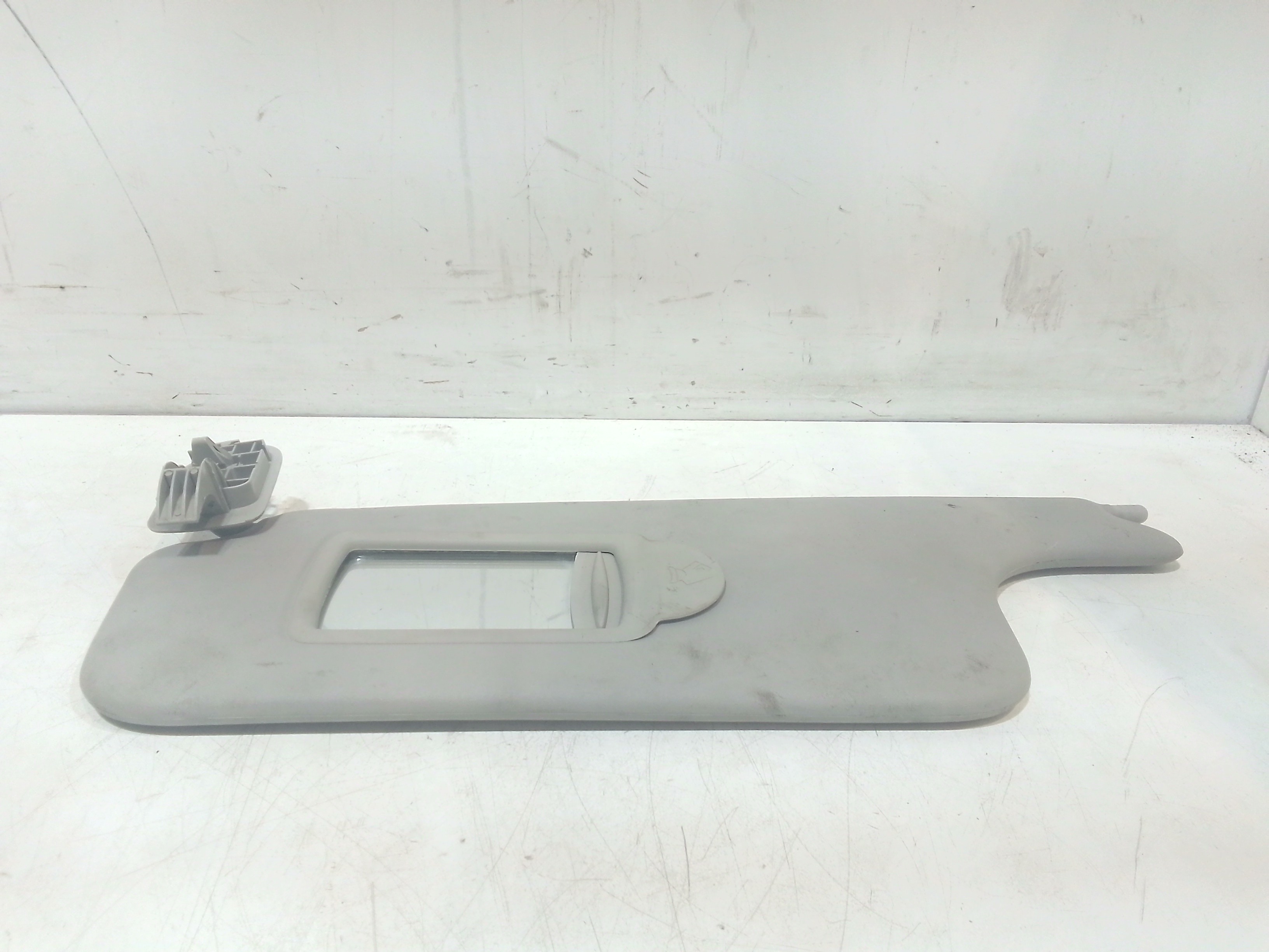 Aletta Parasole Parabrezza Sinistro 8200246823 Usato