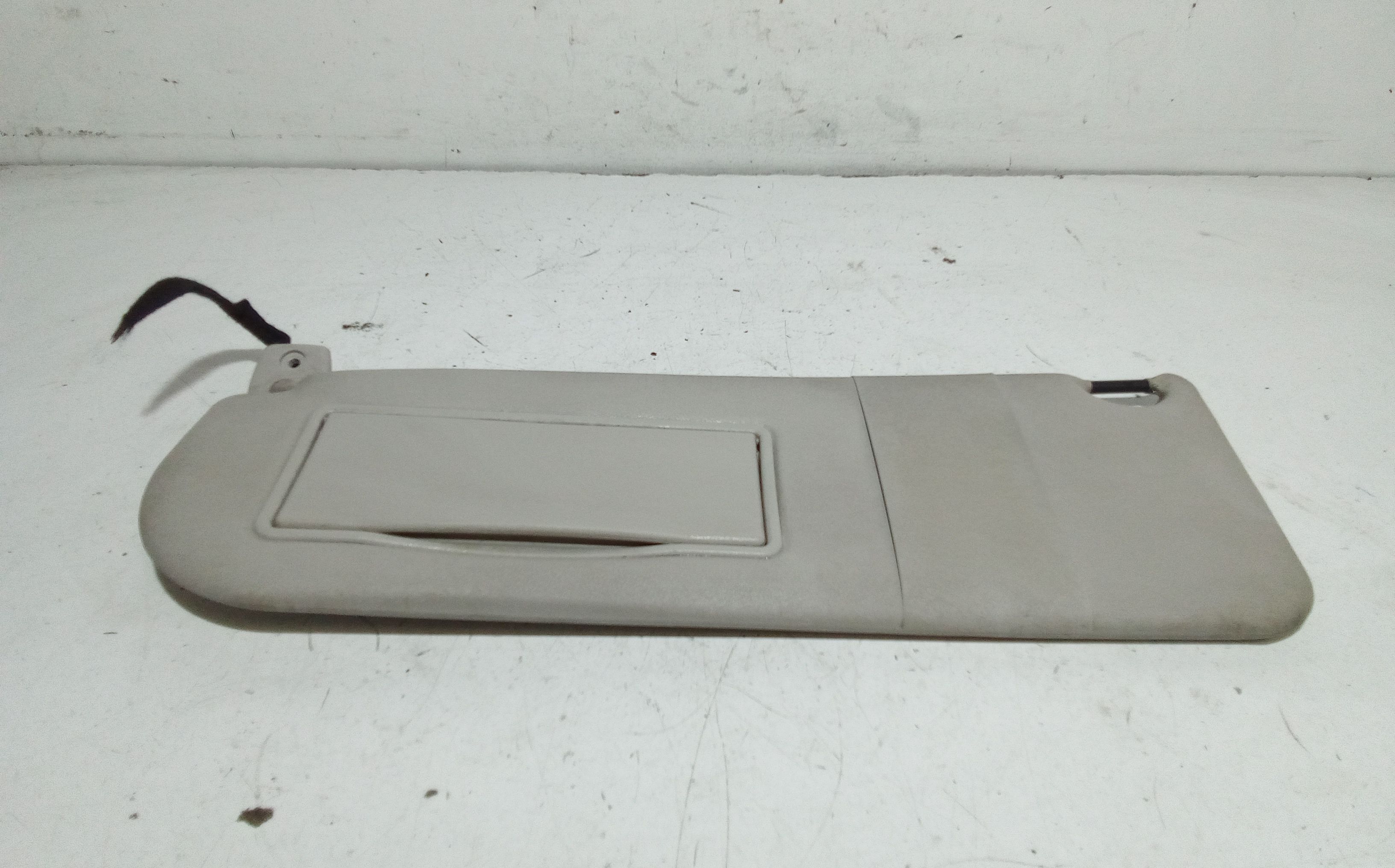 Aletta Parasole Parabrezza Sinistro 9467252077 Usato