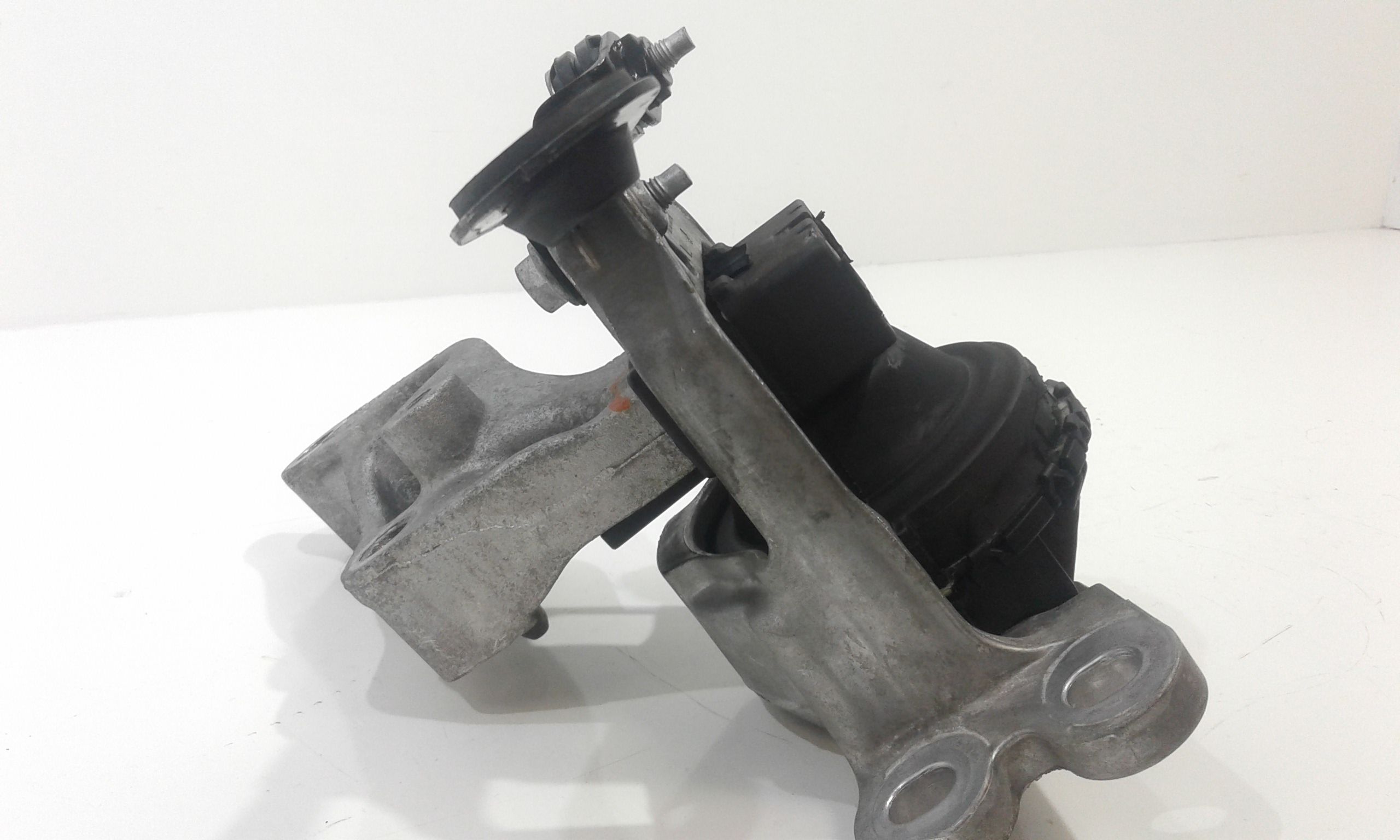 Piastra Alloggiamento Supporto Motore (Con Eventuale Bielletta O Tirante Associato) Usato