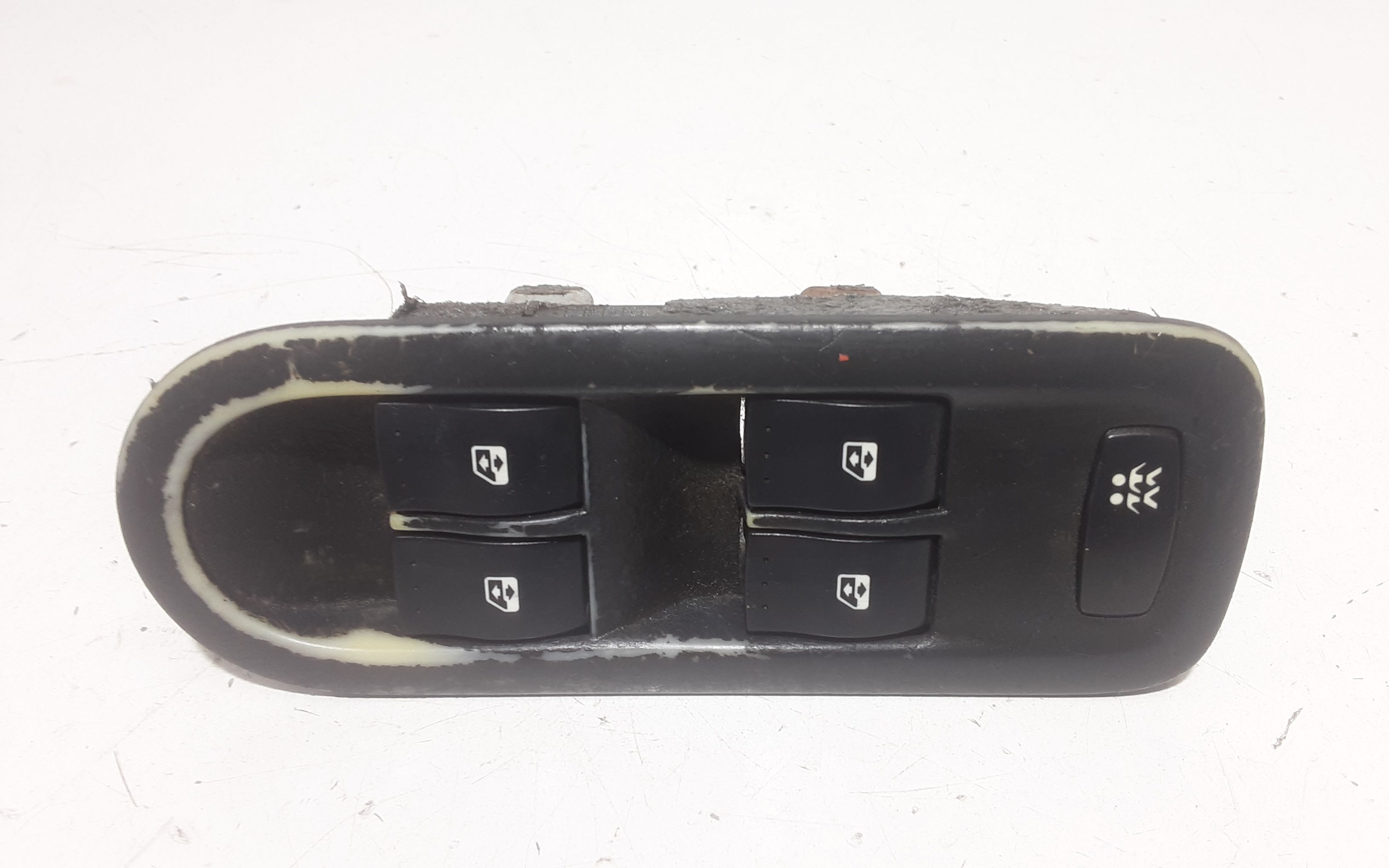 Interruttore Alzacristalli Porta Ant. Sinistro 8200107772 Usato