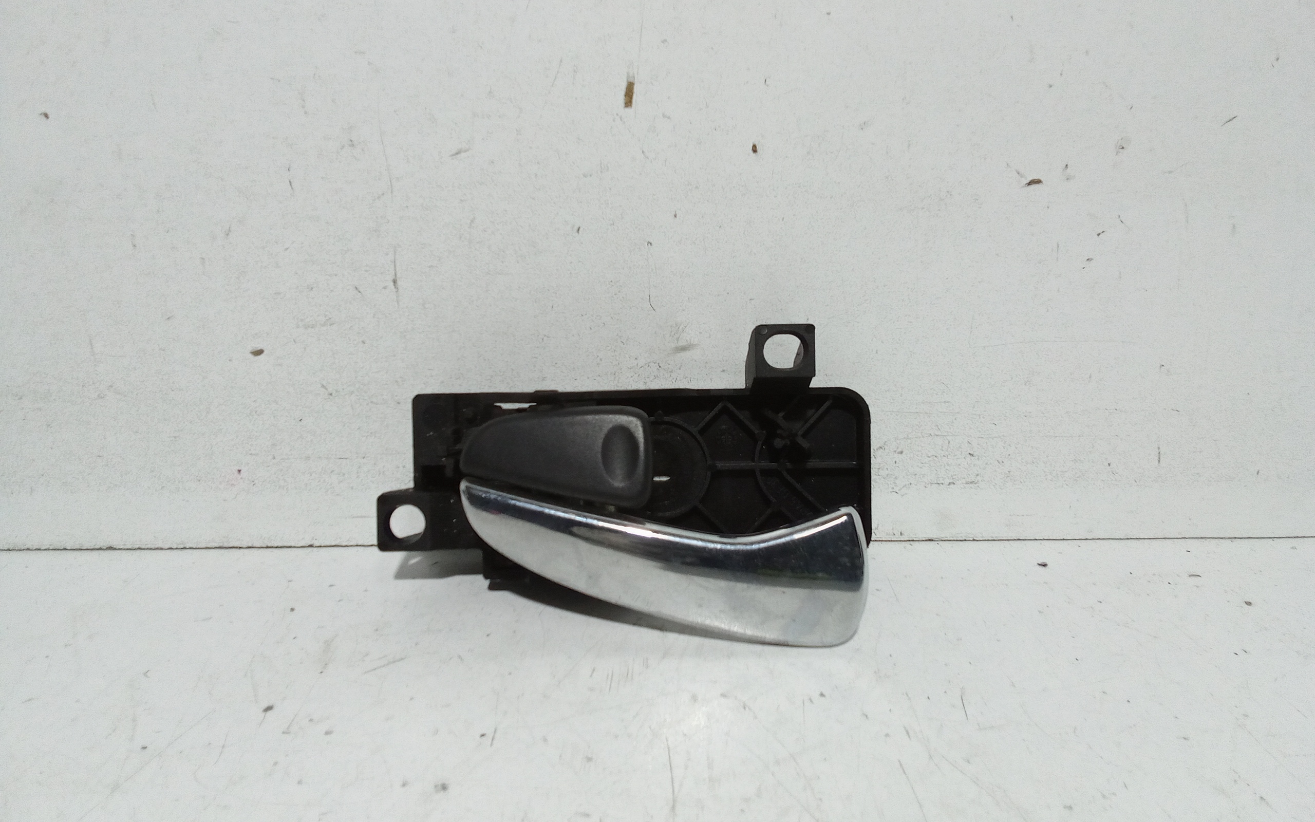 Supporto Maniglia Est. Porta Post. Sinistro Usato