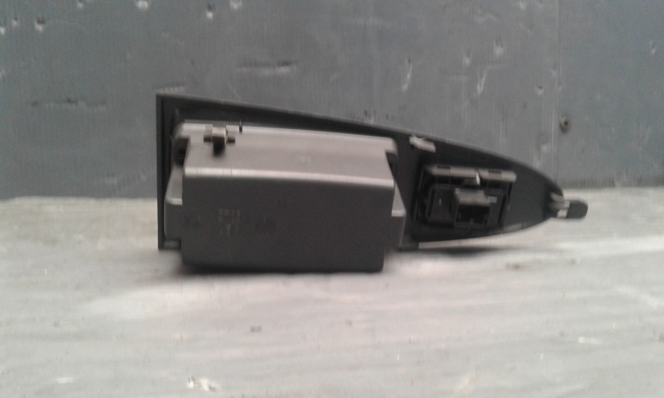 Interruttore Alzacristalli Porta Post. Destro 735398869 Usato