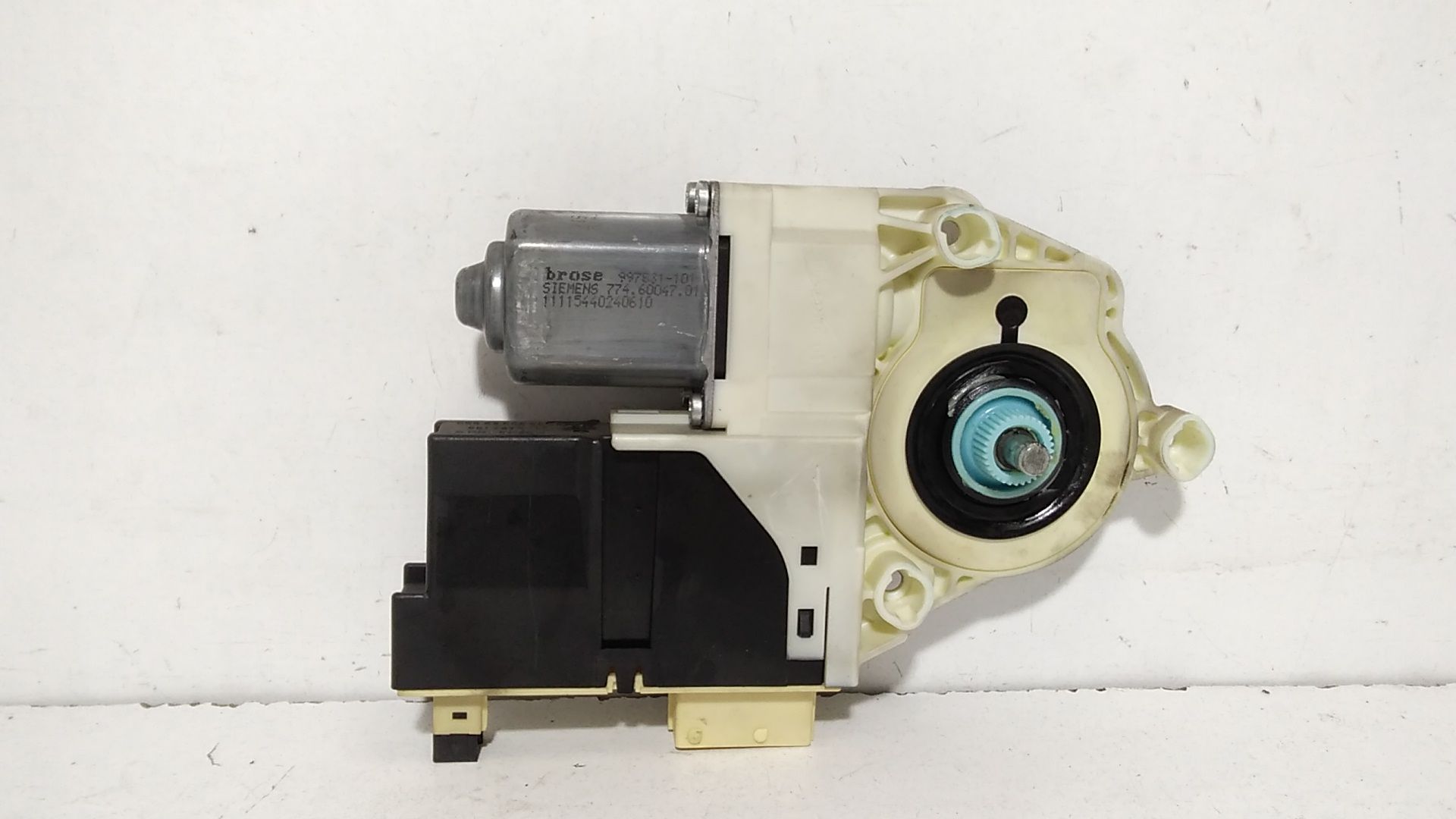 Motorino Alzacristallo Porta Ant. Destro 9222CF Usato