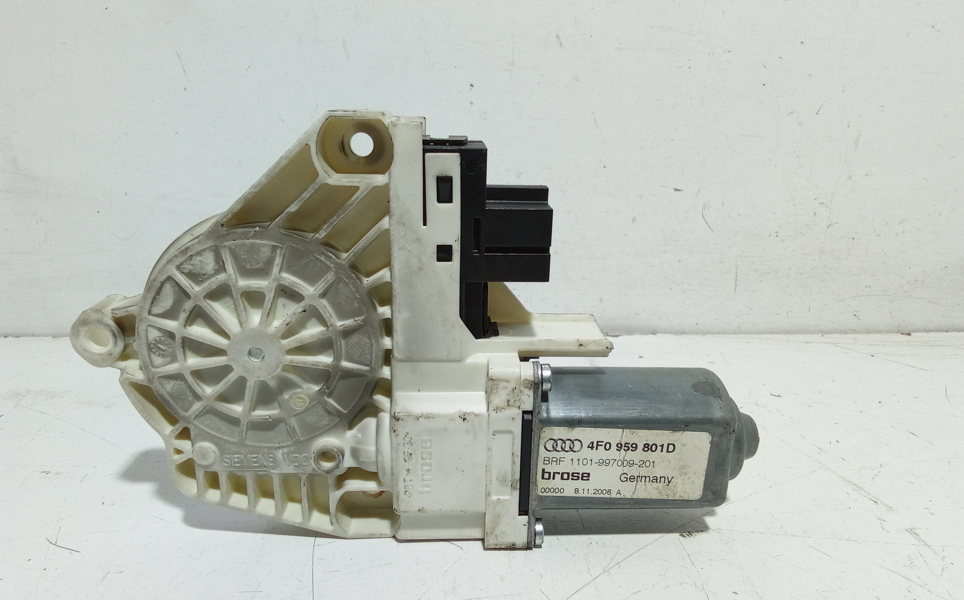 Motorino Alzacristallo Porta Ant. Sinistro 4F0959801D Usato