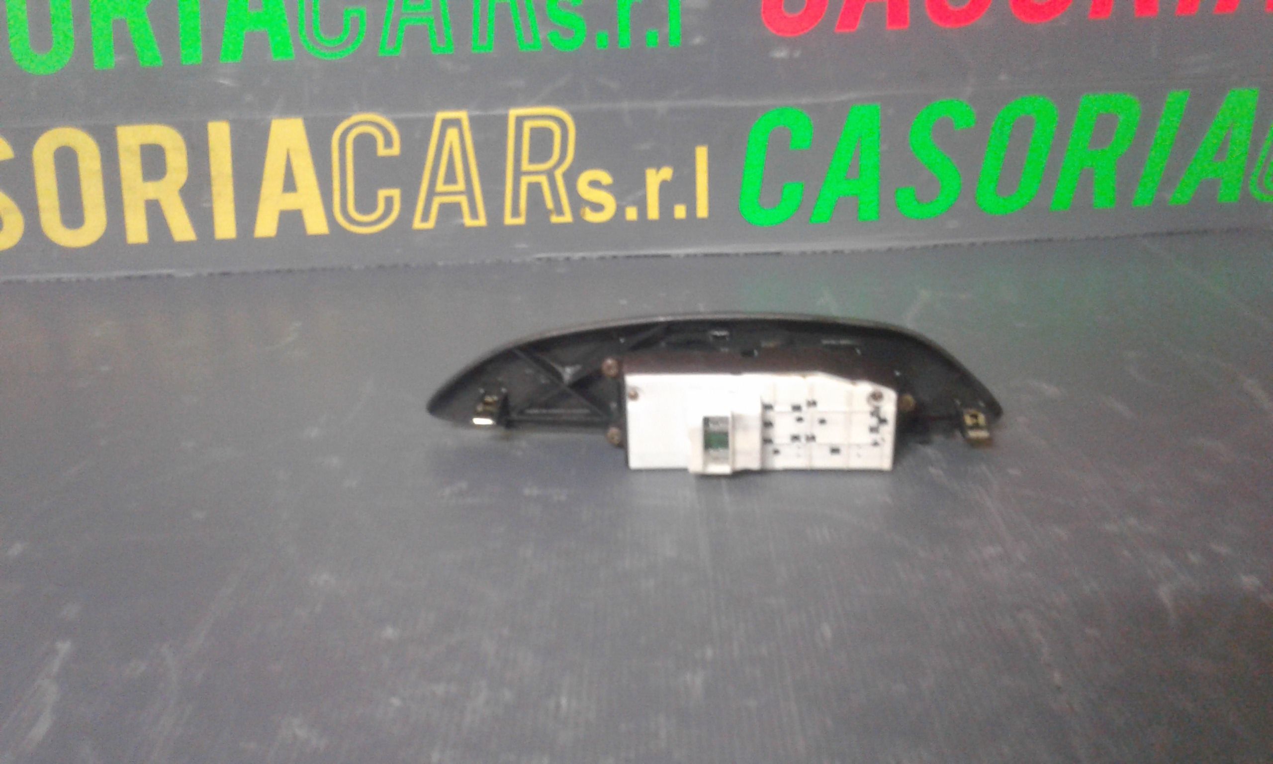 Interruttore Alzacristalli Porta Ant. Sinistro 8482010100 Usato