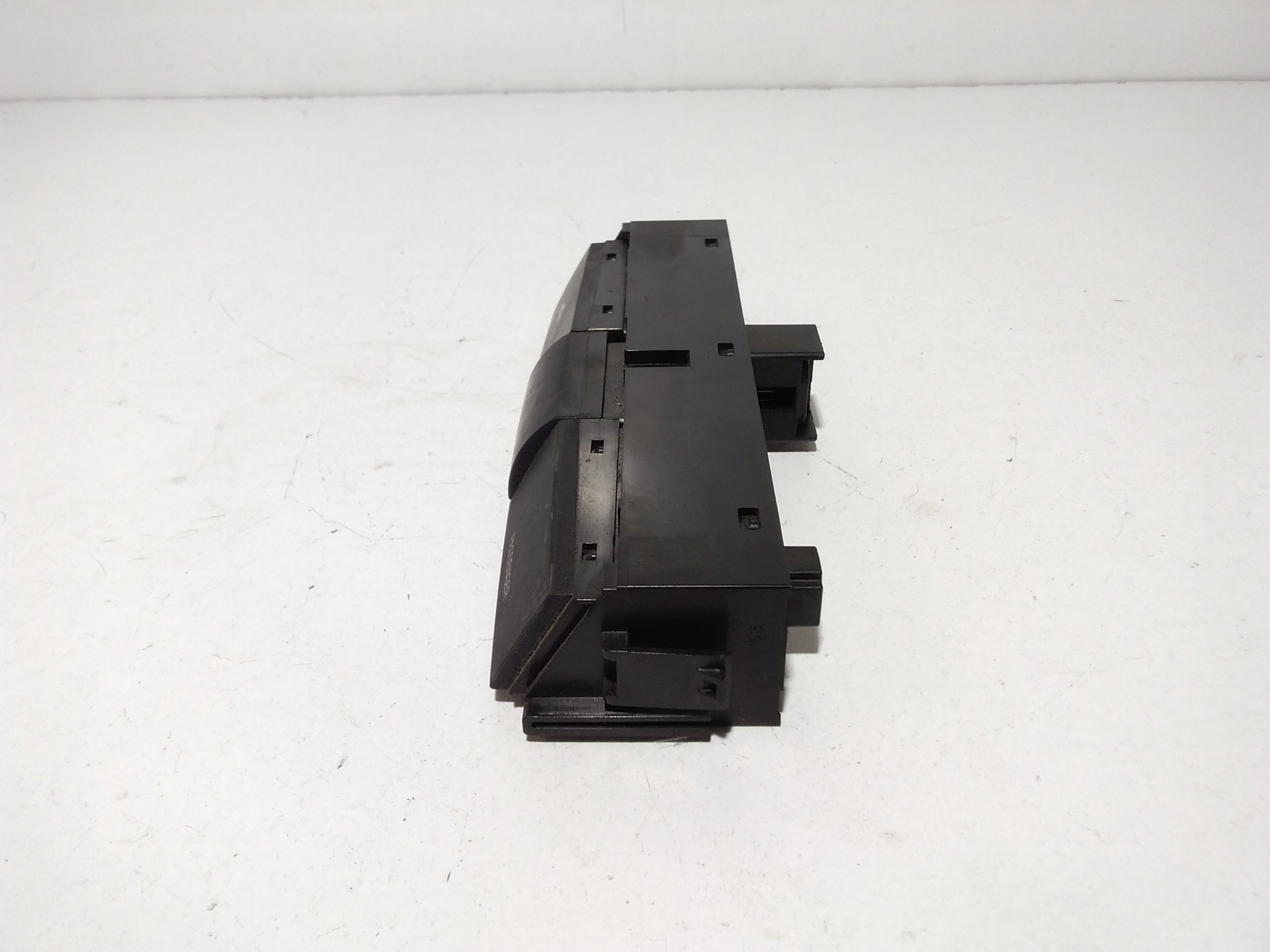 Interruttore Luci Emergenza 843320F020 Usato