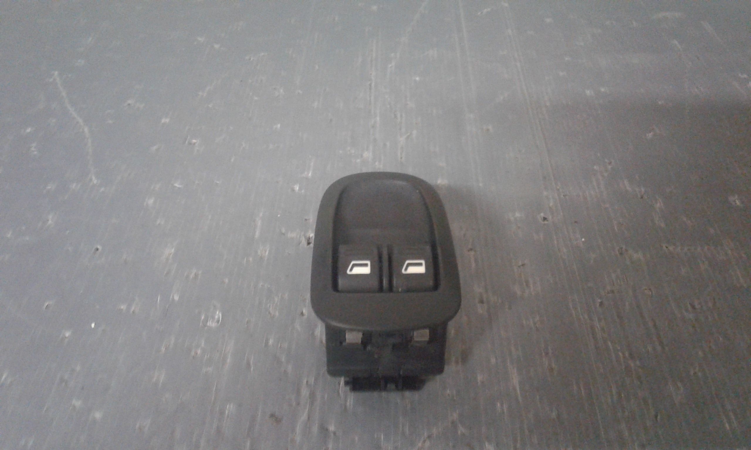 Interruttore Alzacristalli Porta Ant. Sinistro Usato