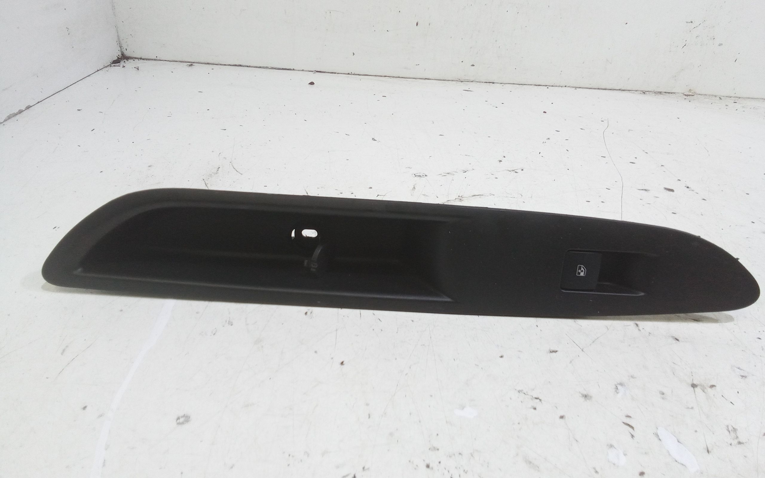 Interruttore Alzacristalli Porta Post. Destro 13301888 Usato