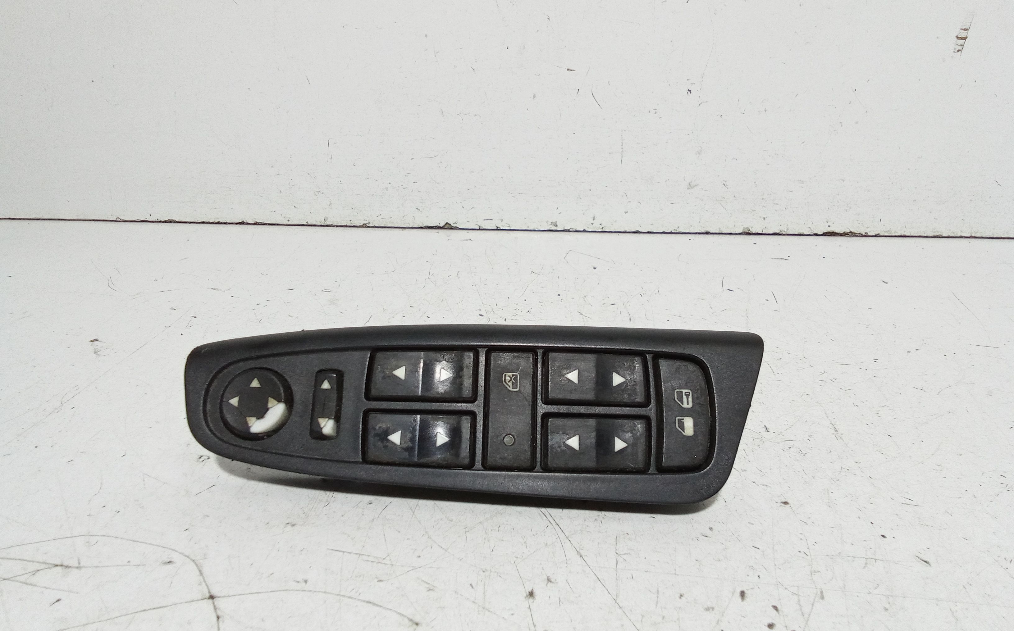 Interruttore Alzacristalli Porta Ant. Sinistro Usato