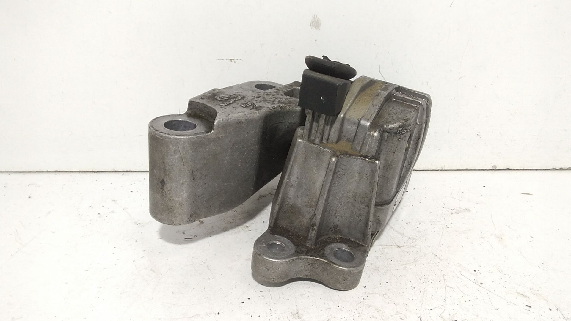 Piastra Alloggiamento Supporto Motore (Con Eventuale Bielletta O Tirante Associato) Usato