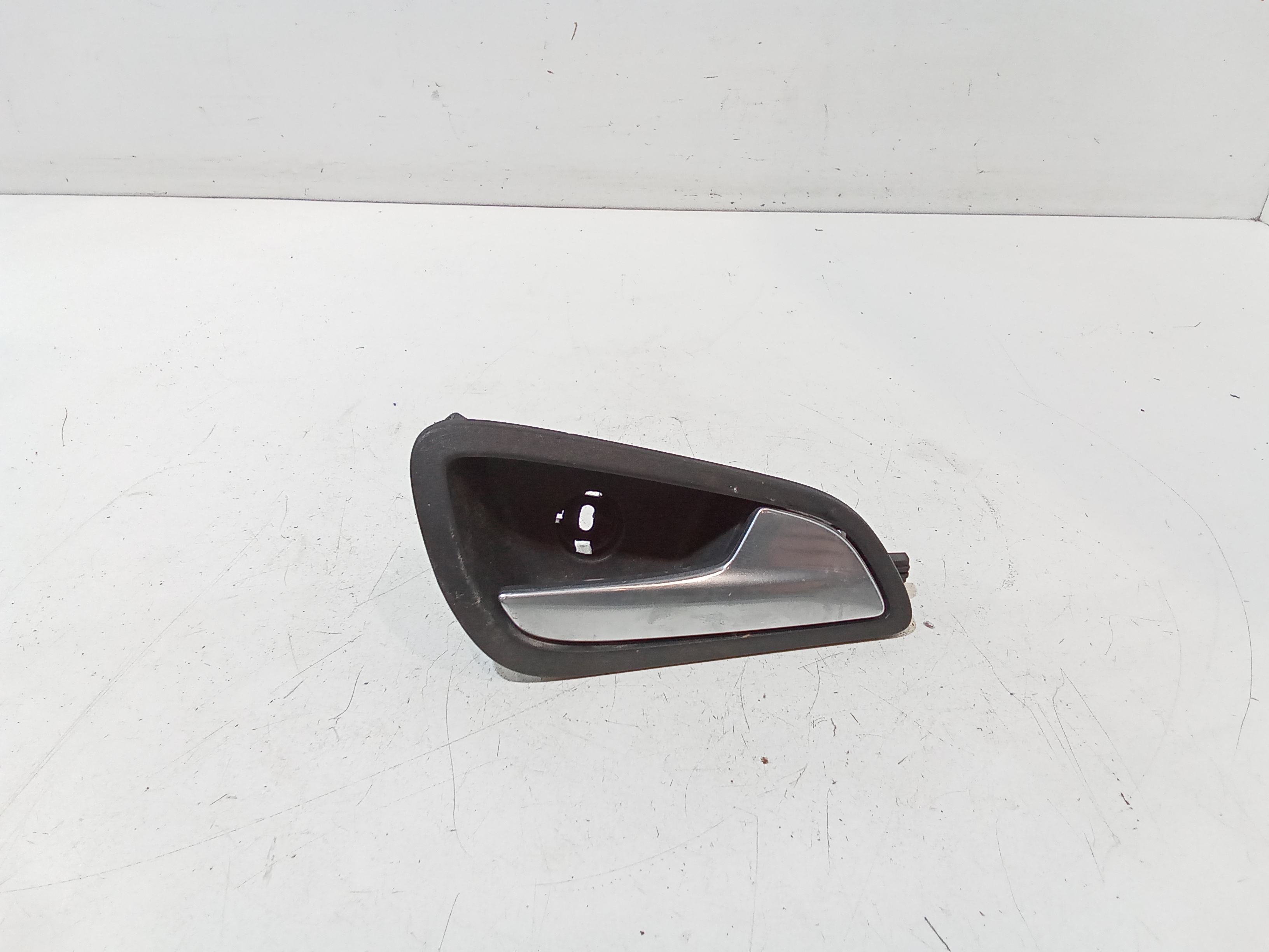 Maniglia Int. Apertura Porta Ant. Destro Usato