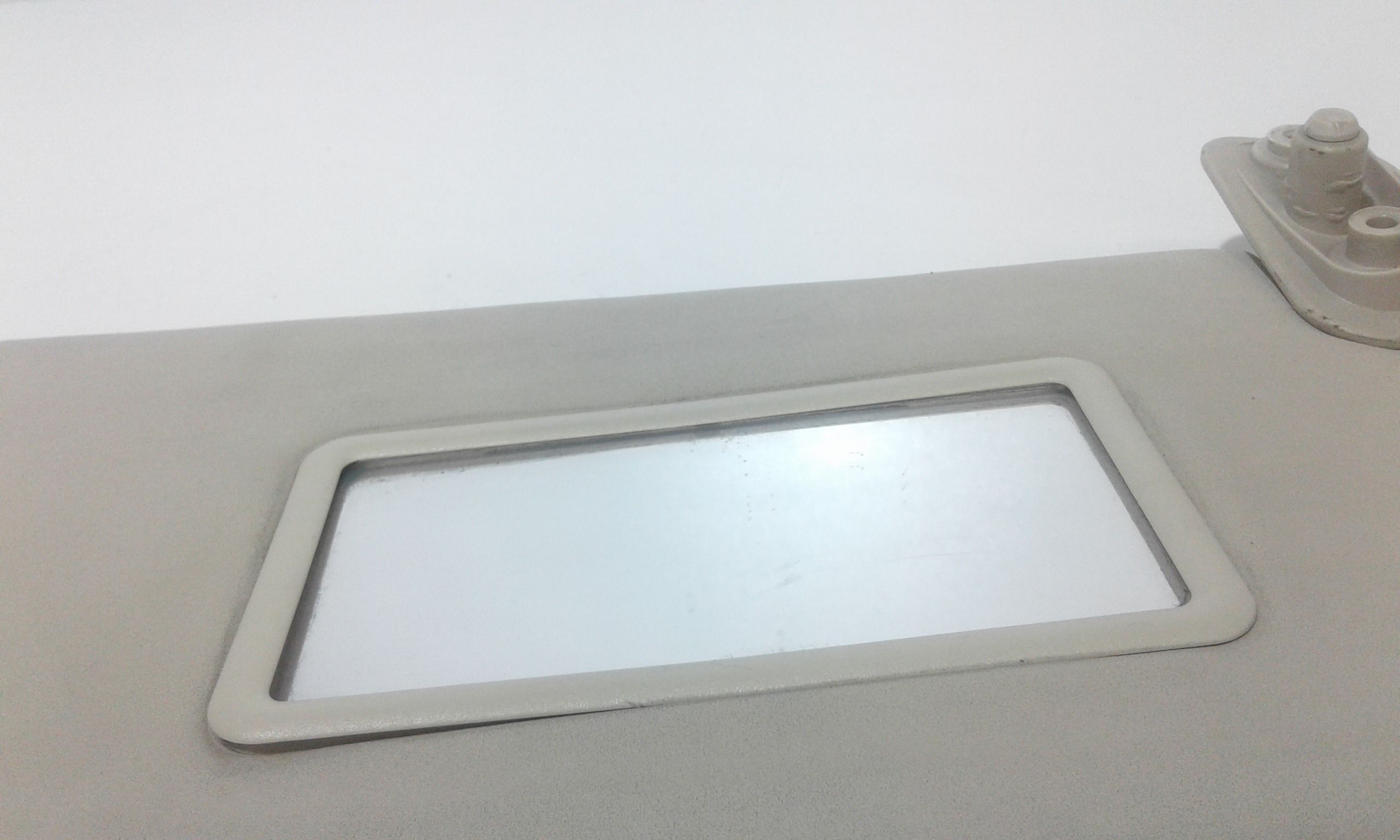 Aletta Parasole Parabrezza Destro 735295147 Usato