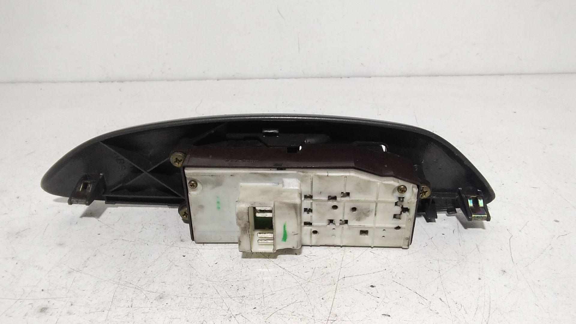 Interruttore Alzacristalli Porta Ant. Sinistro 8482010100 Usato