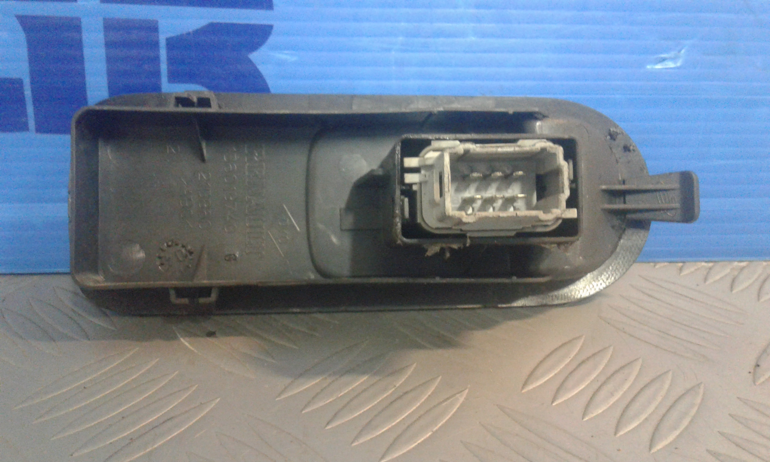 Interruttore Alzacristalli Porta Ant. Destro 8200220511 Usato