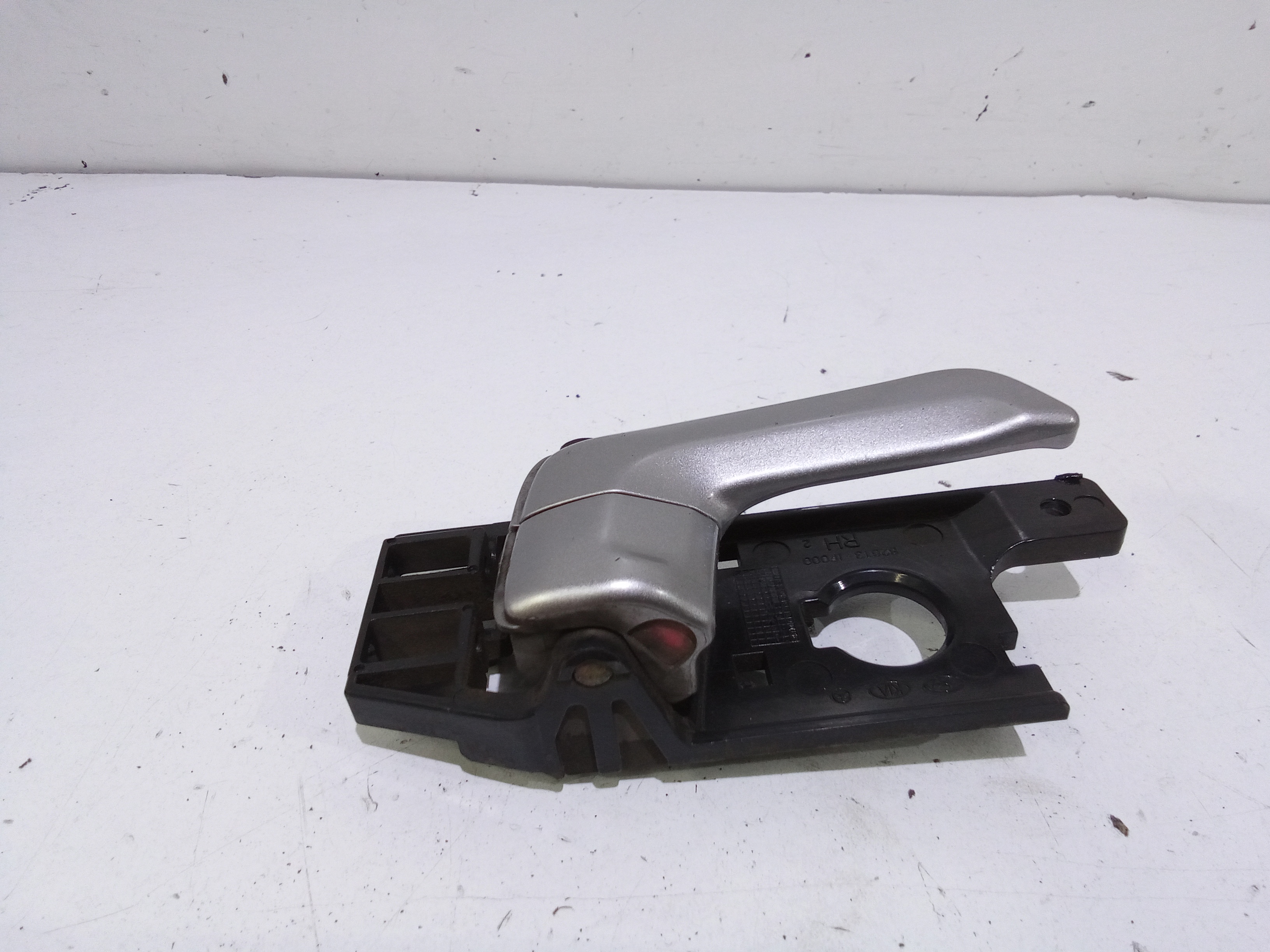 Maniglia Int. Apertura Porta Post. Destro 826201F000WK Usato