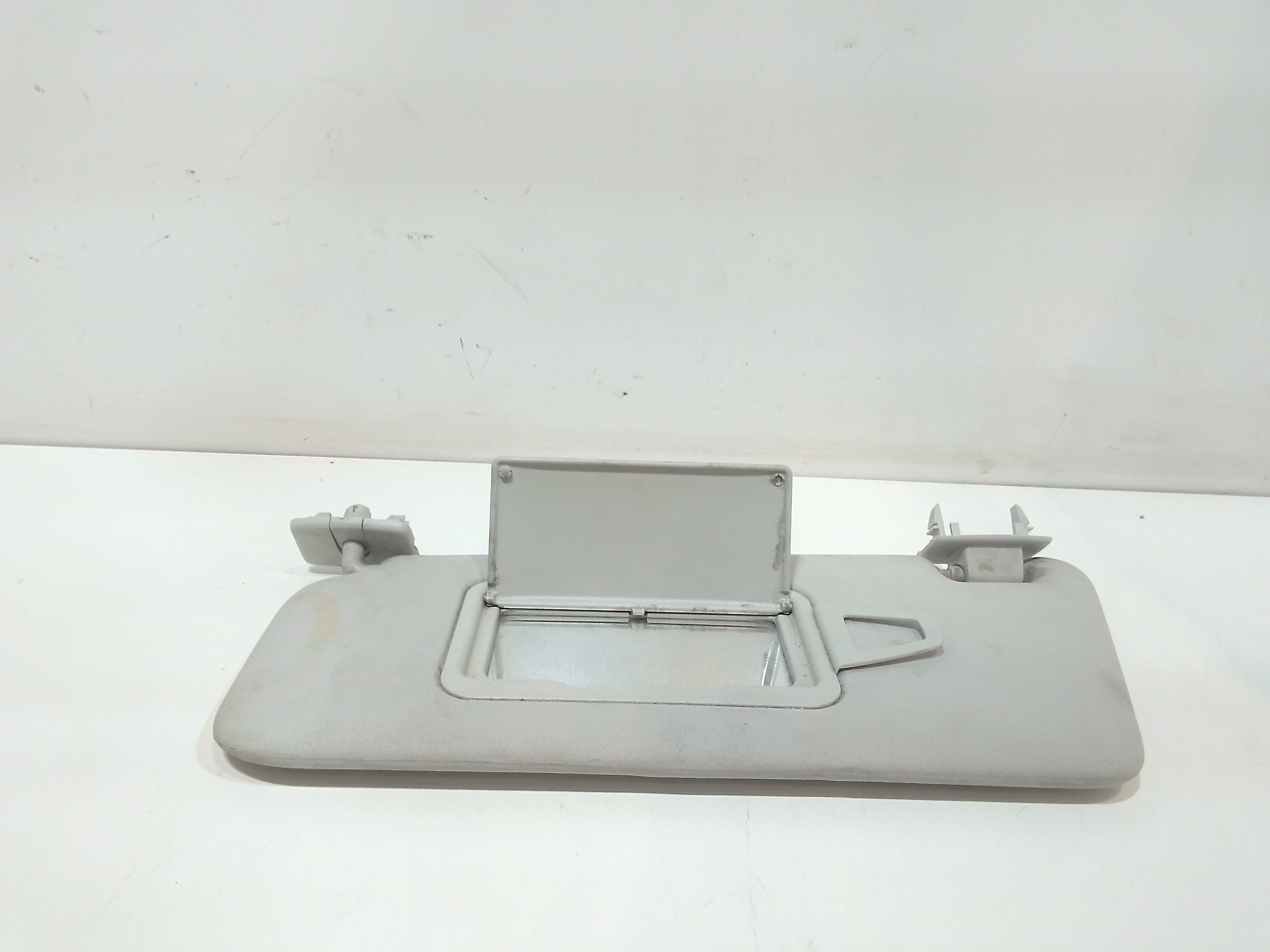 Aletta Parasole Parabrezza Sinistro A16981001107H48 Usato