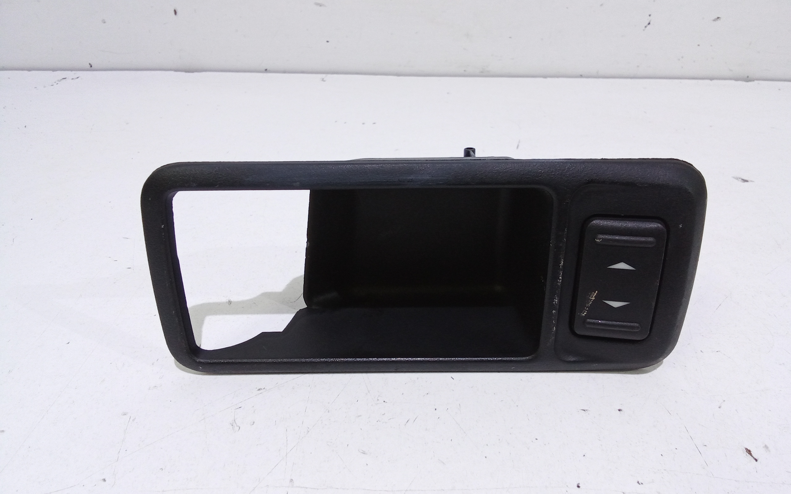 Interruttore Alzacristalli Porta Post. Destro 1471913 Usato